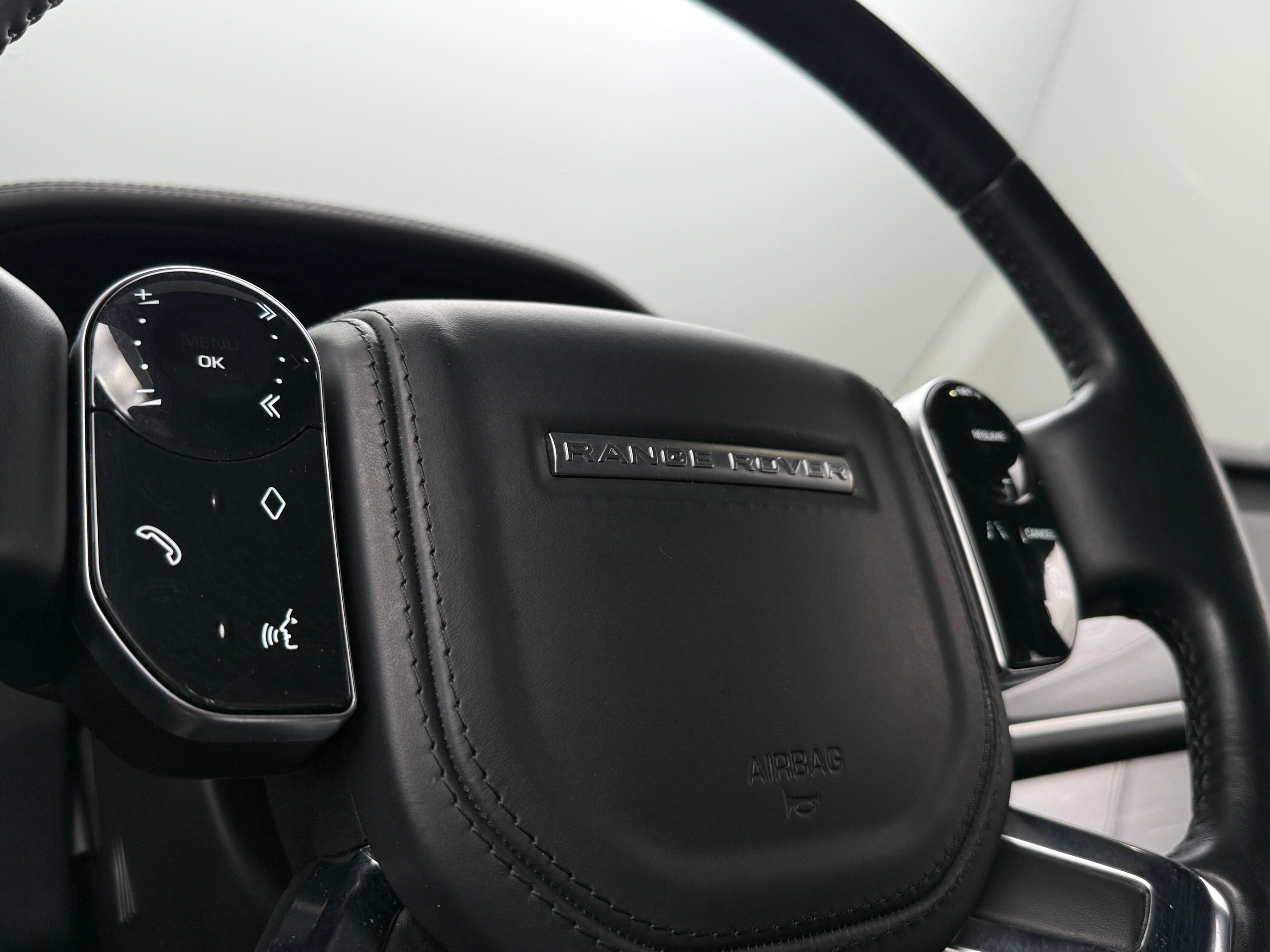 2019 Land Rover Range Rover SE 4