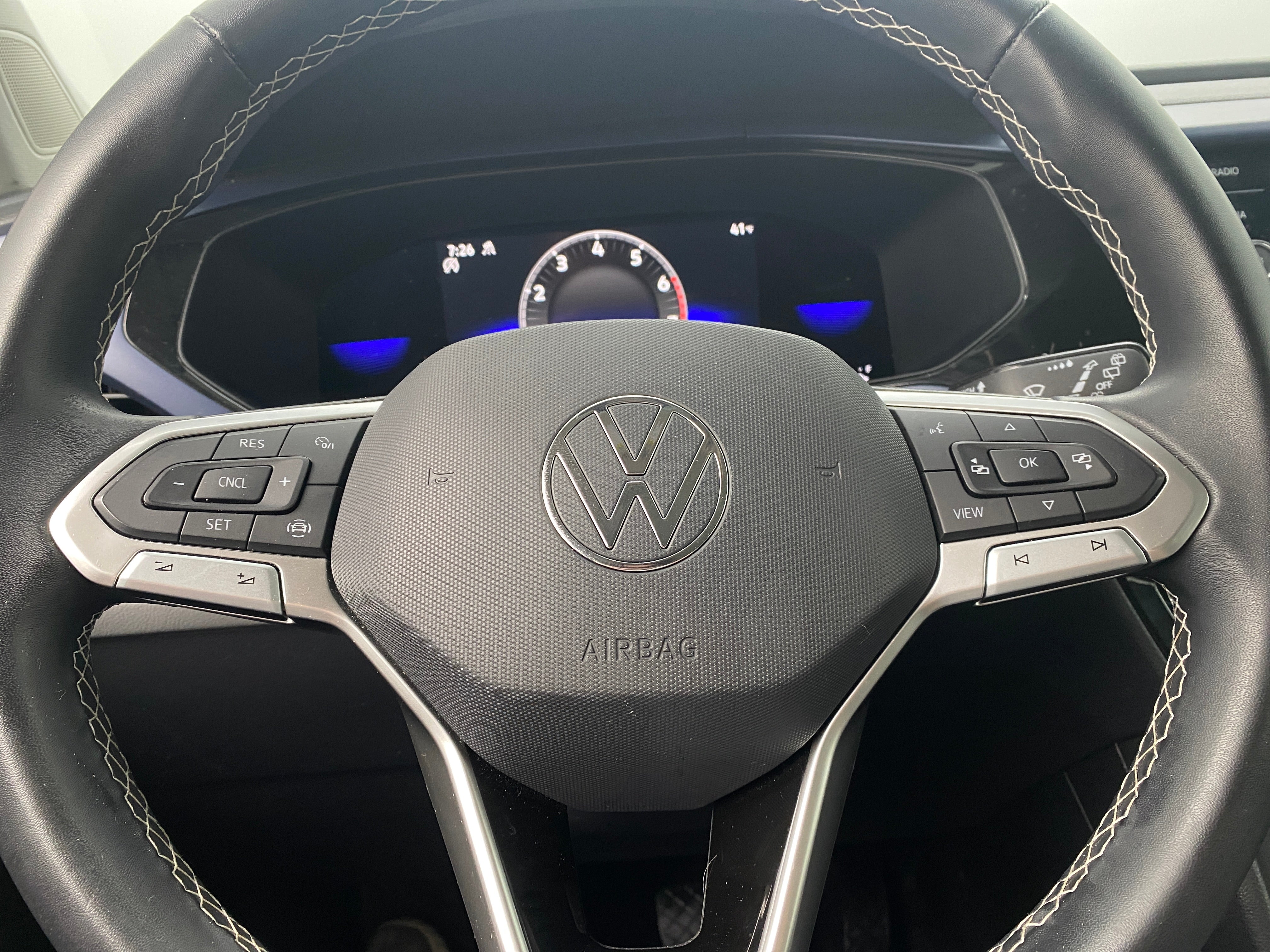 2022 Volkswagen Taos SE 4
