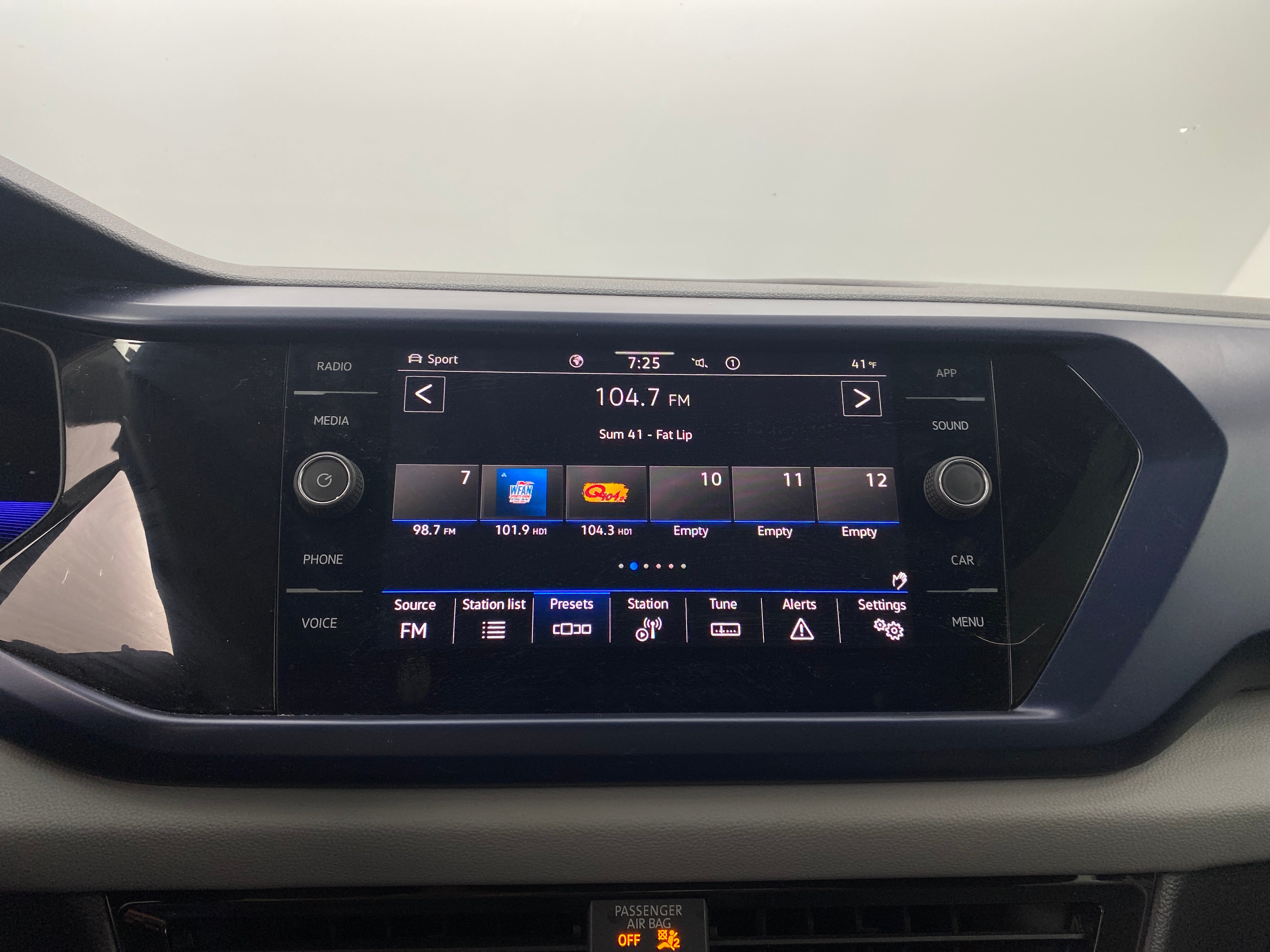 2022 Volkswagen Taos SE 3