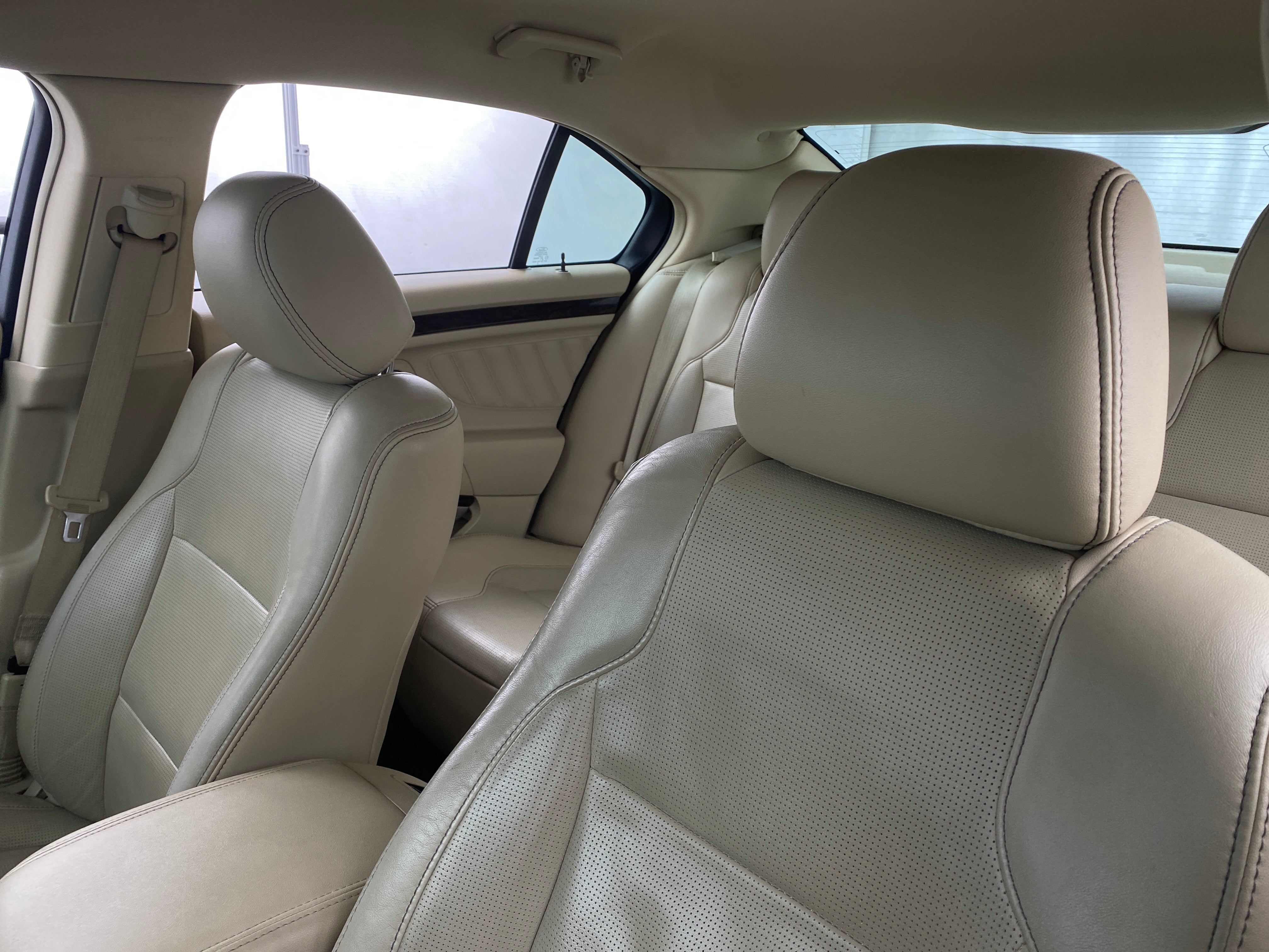 2015 Ford Taurus Limited Edition 2
