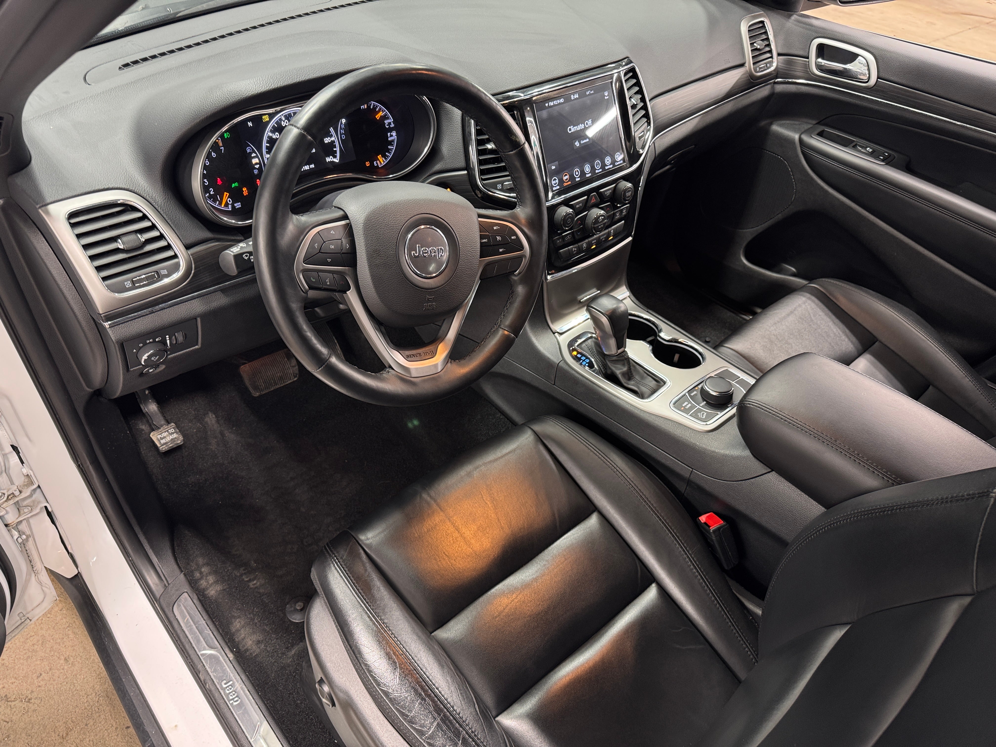 2022 Jeep Grand Cherokee Limited Edition 2