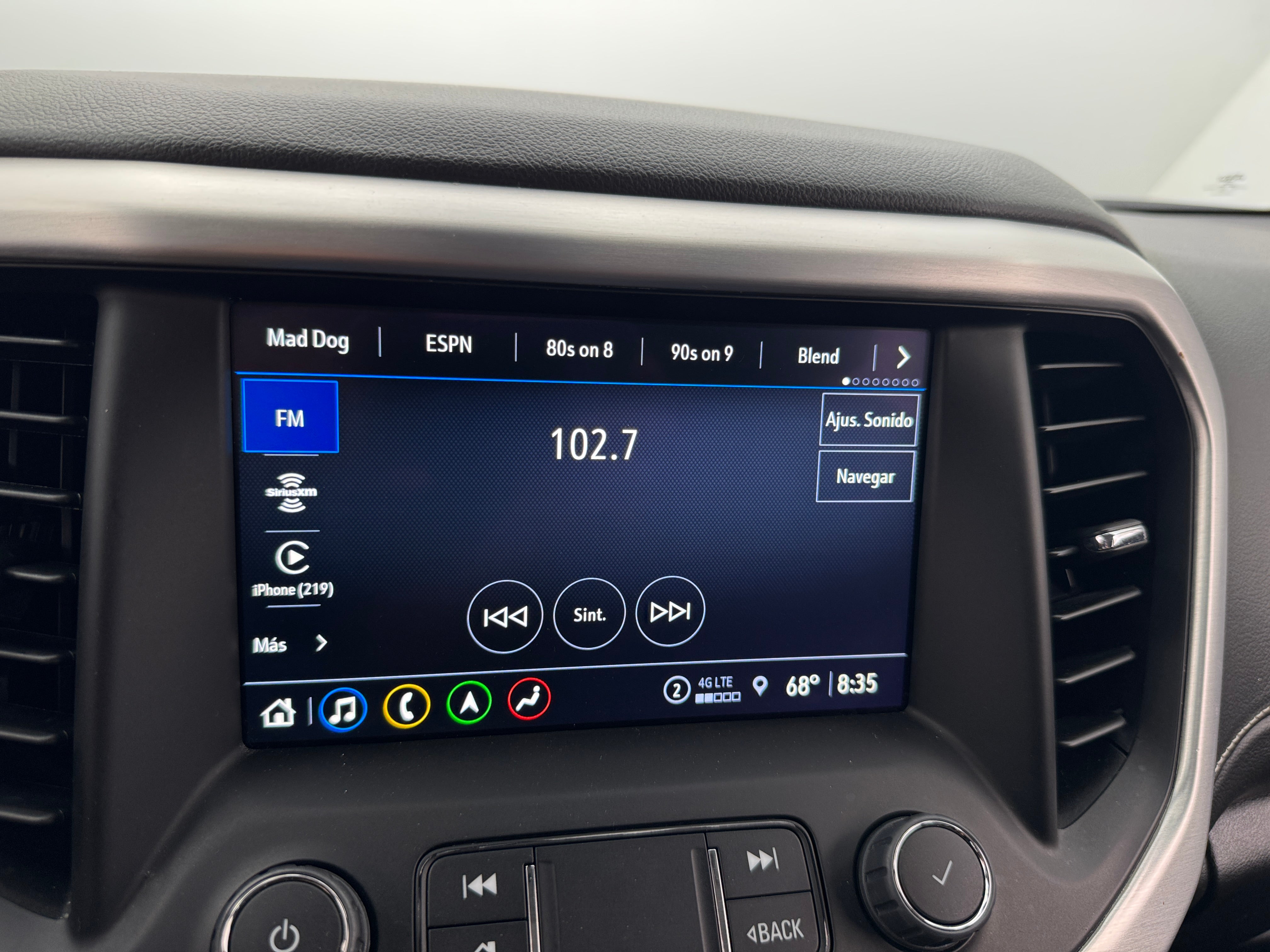 2023 GMC Acadia SLT 3