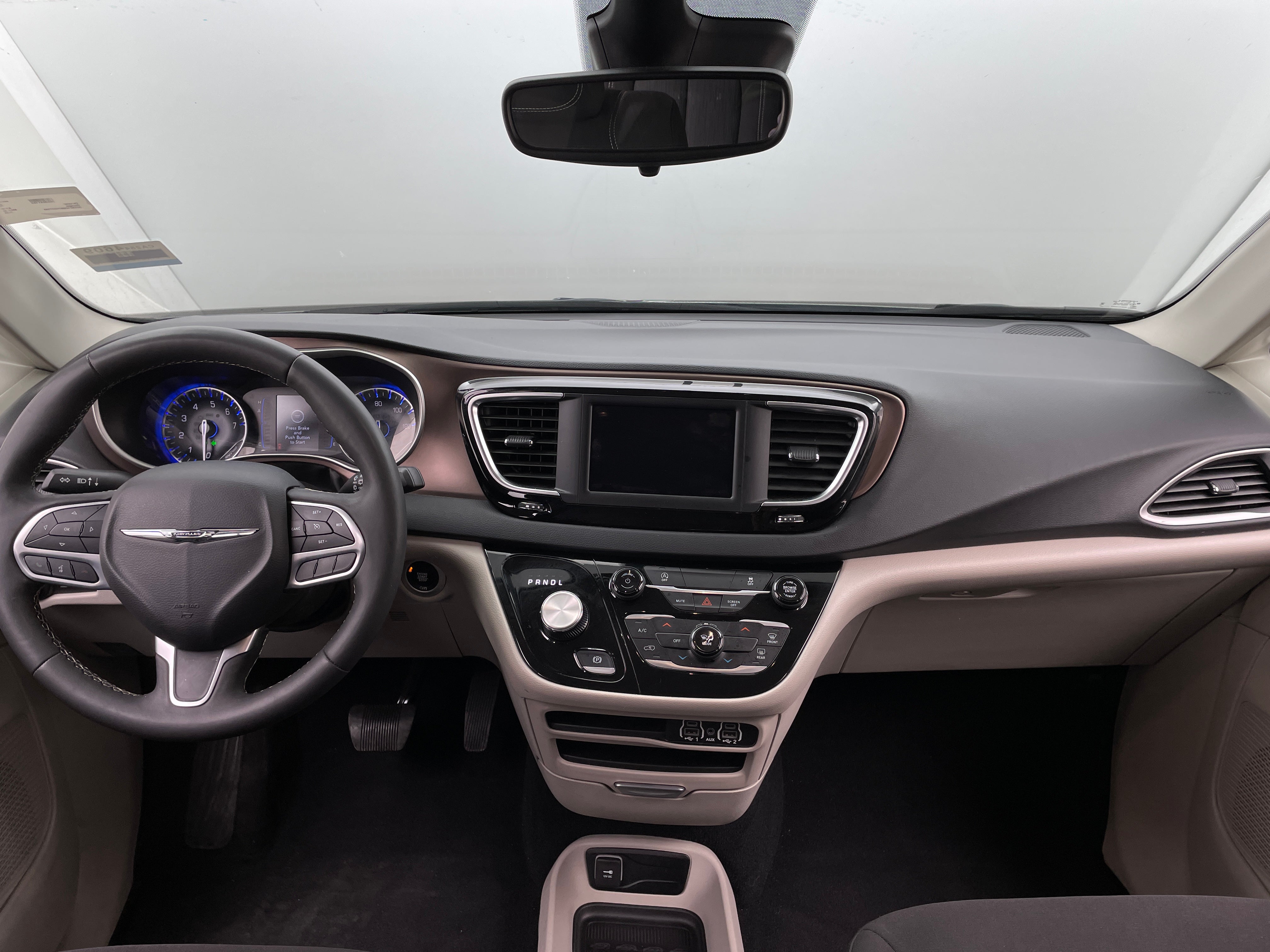 2023 Chrysler Voyager LX 3