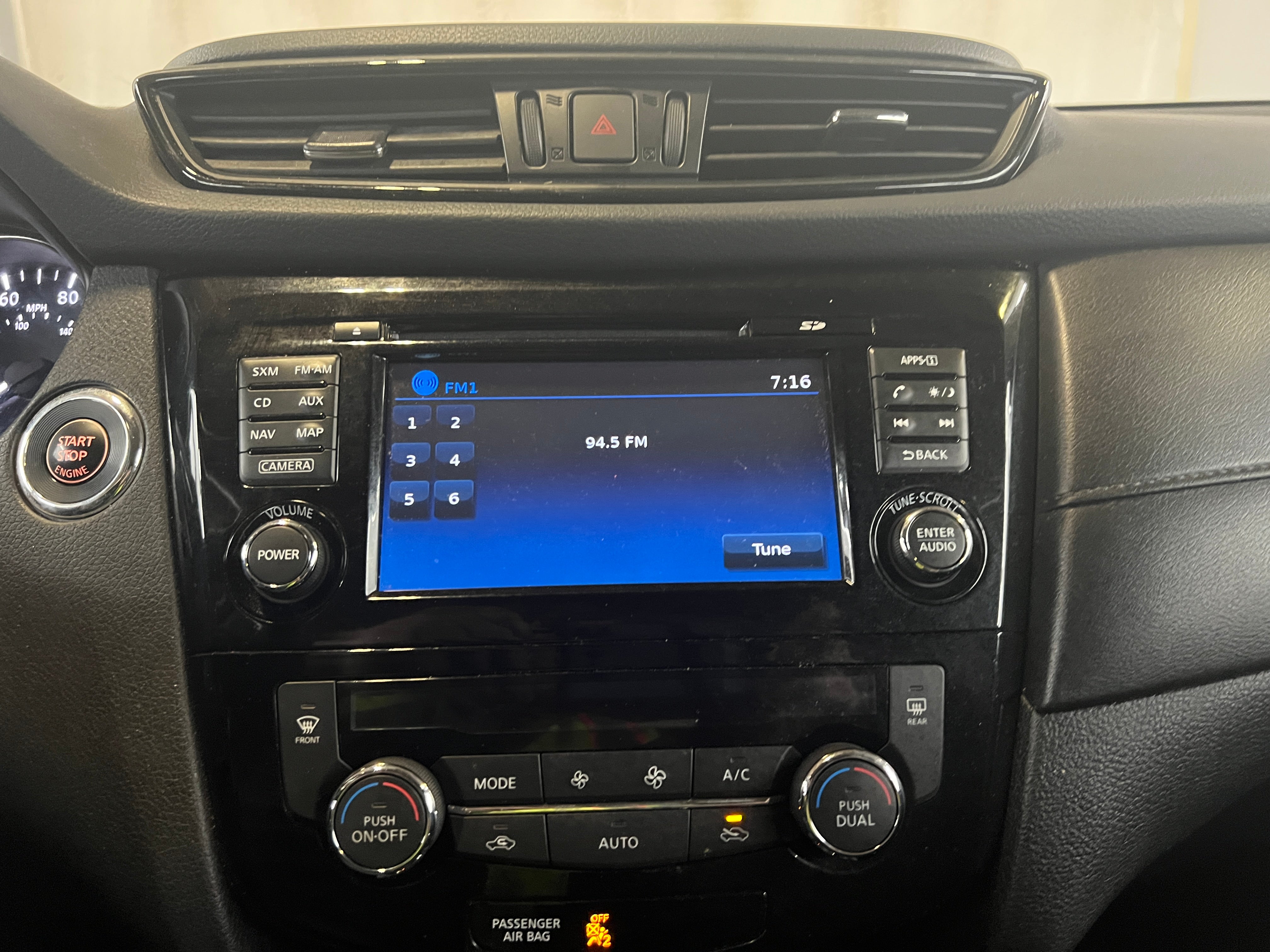 2017 Nissan Rogue SV 4