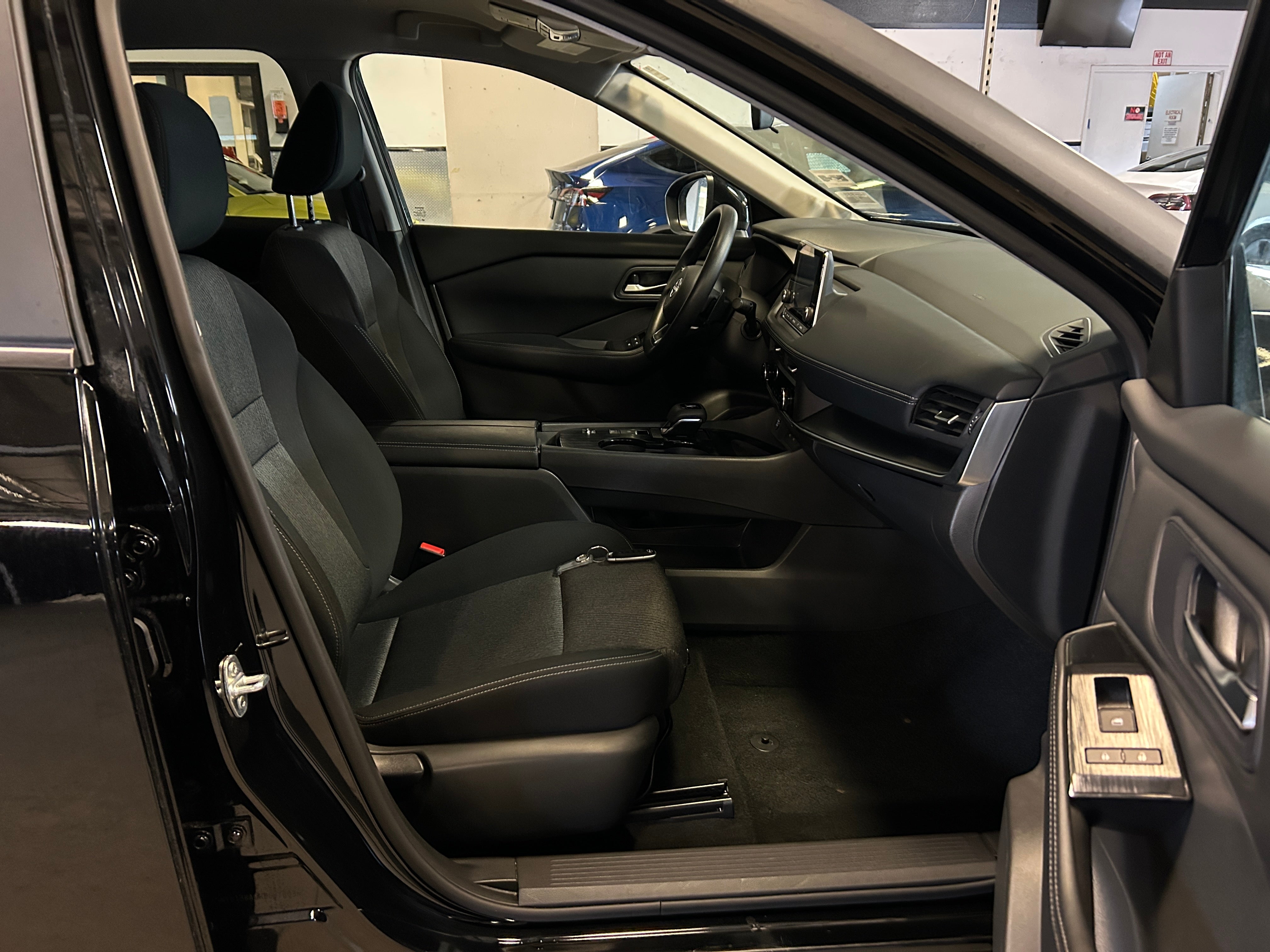 2024 Nissan Rogue SV 2