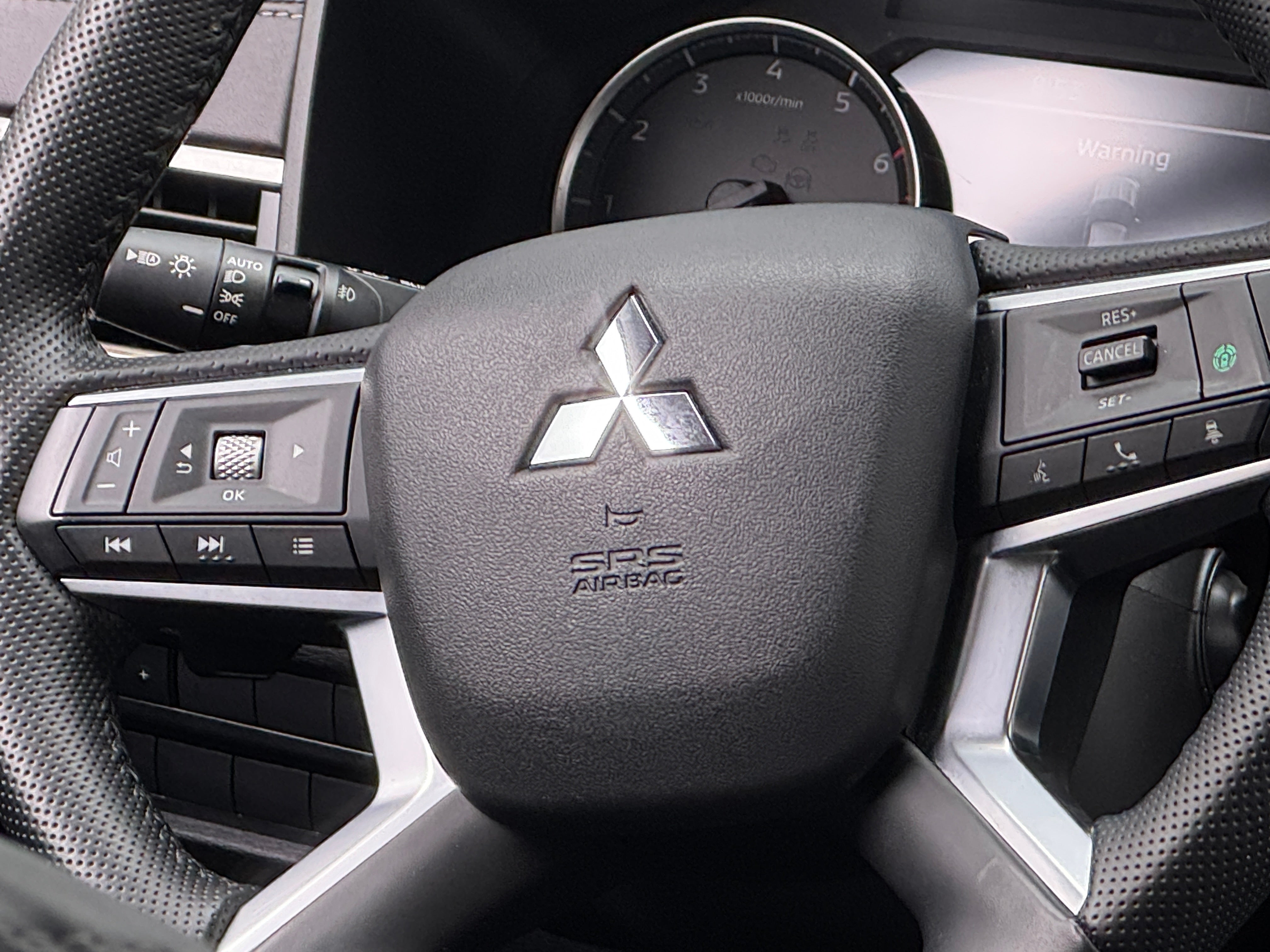 2024 Mitsubishi Outlander SE 4