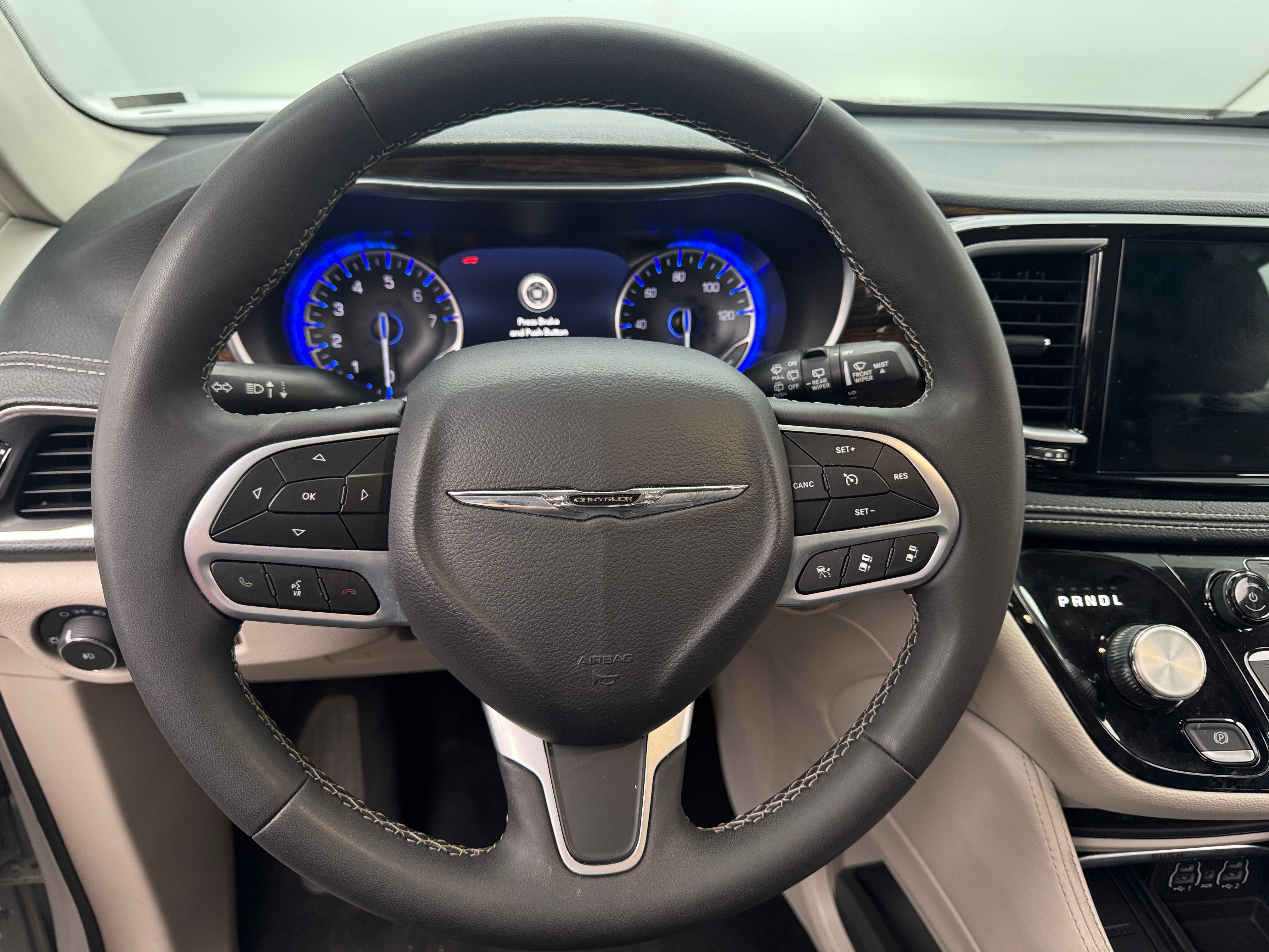 2023 Chrysler Pacifica Limited 4