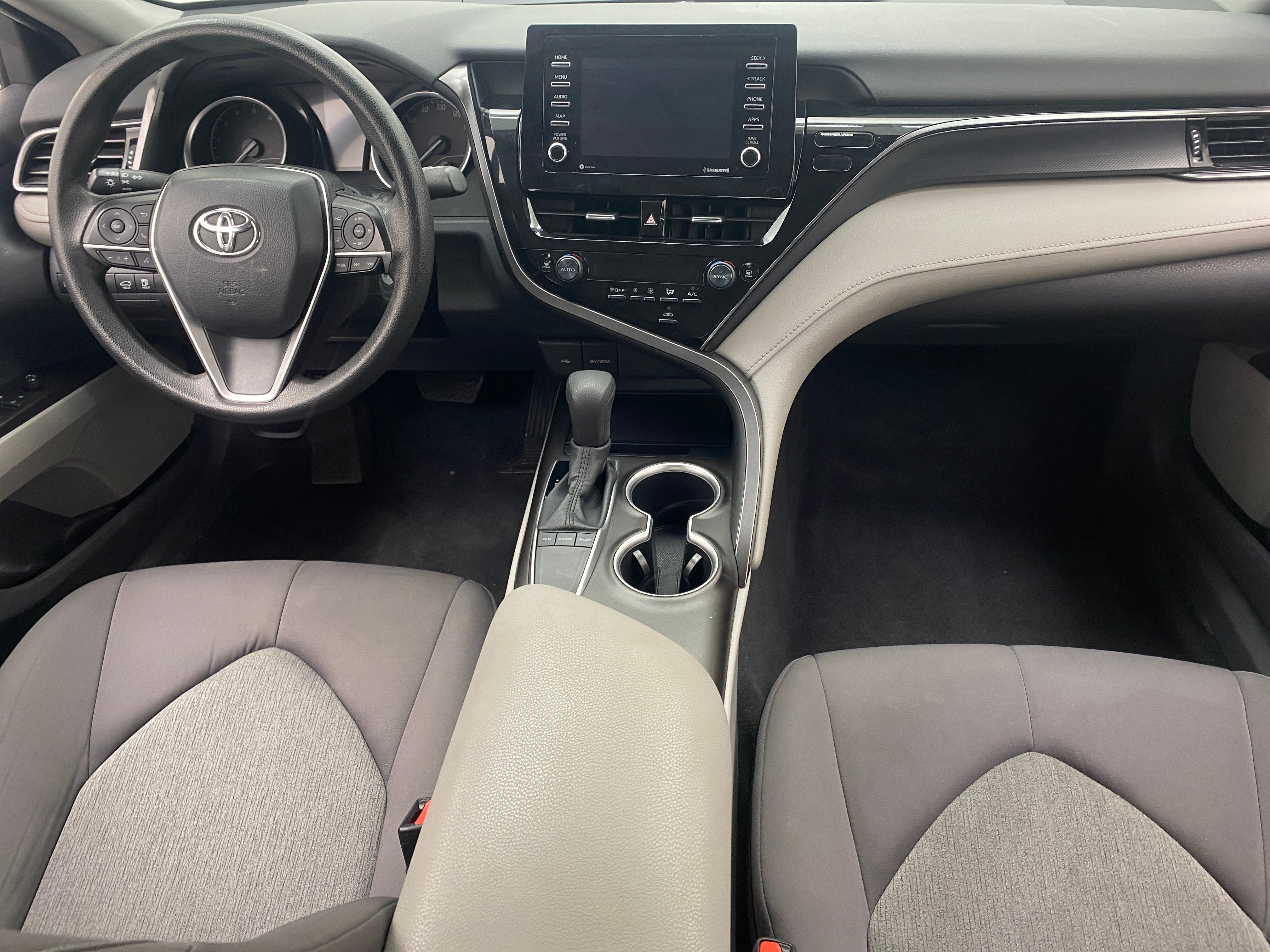 2022 Toyota Camry LE 3