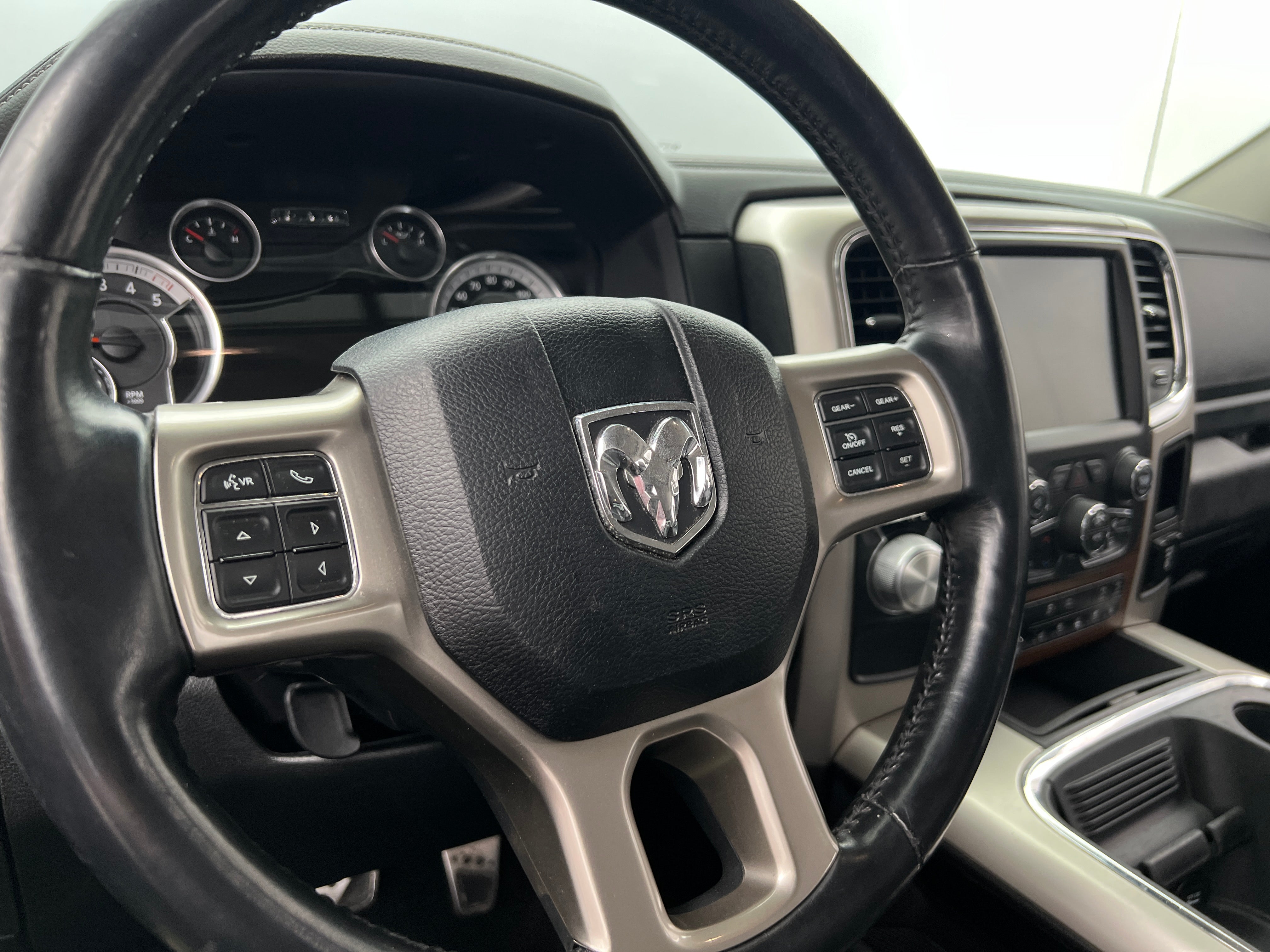 2016 RAM 1500 Laramie 4