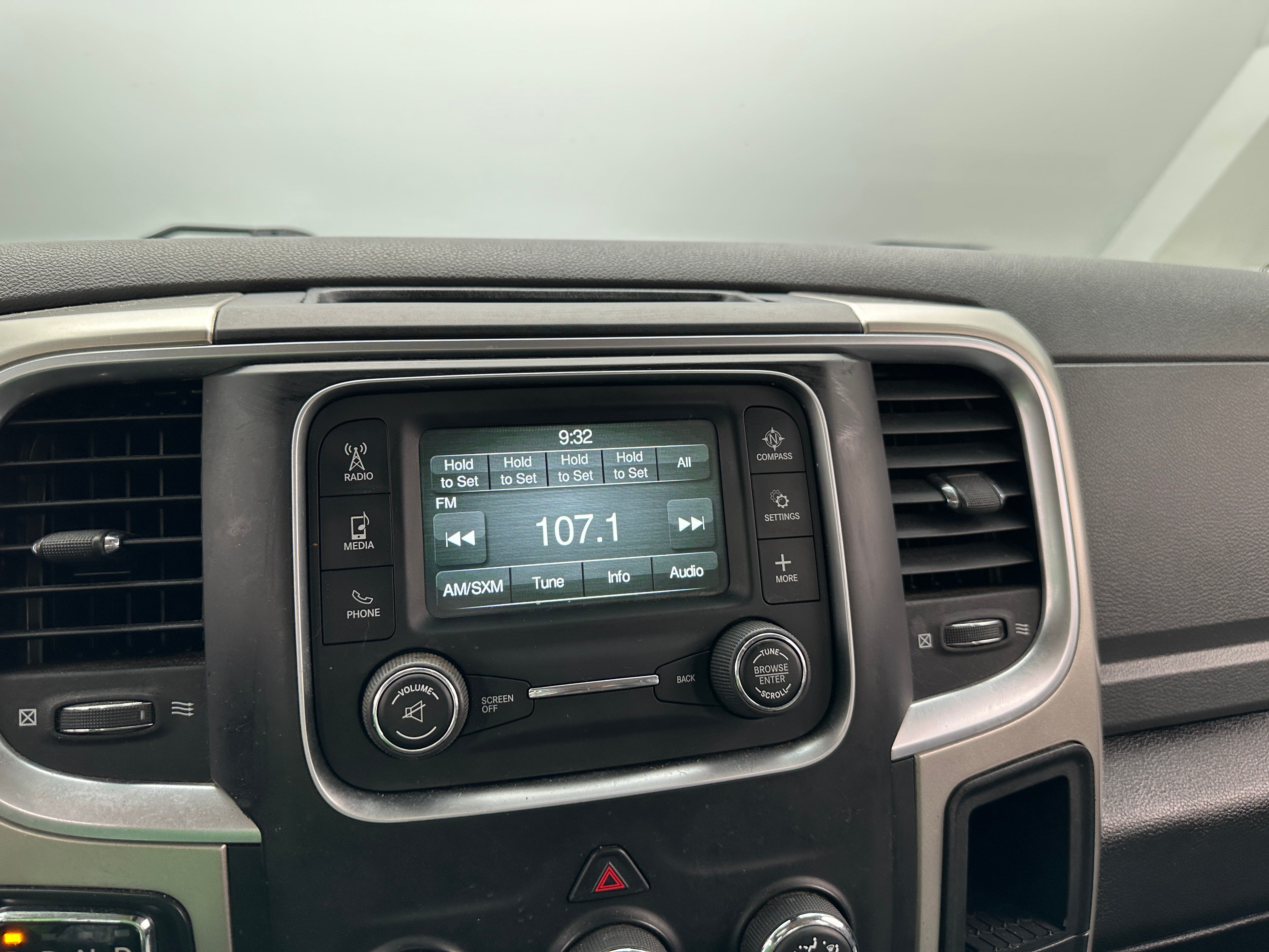 2017 RAM 1500 SLT 4