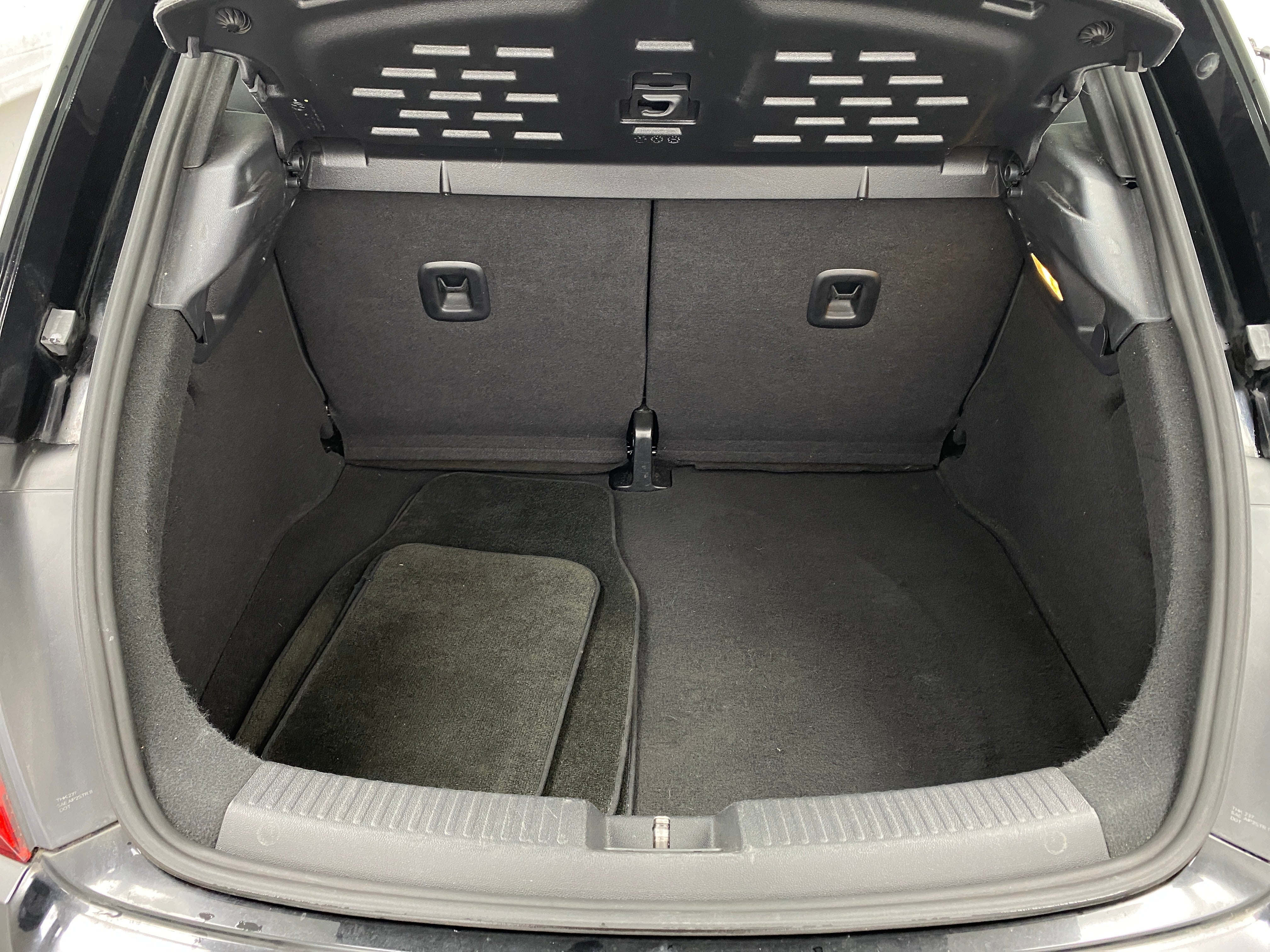 2014 Volkswagen Beetle Entry 5