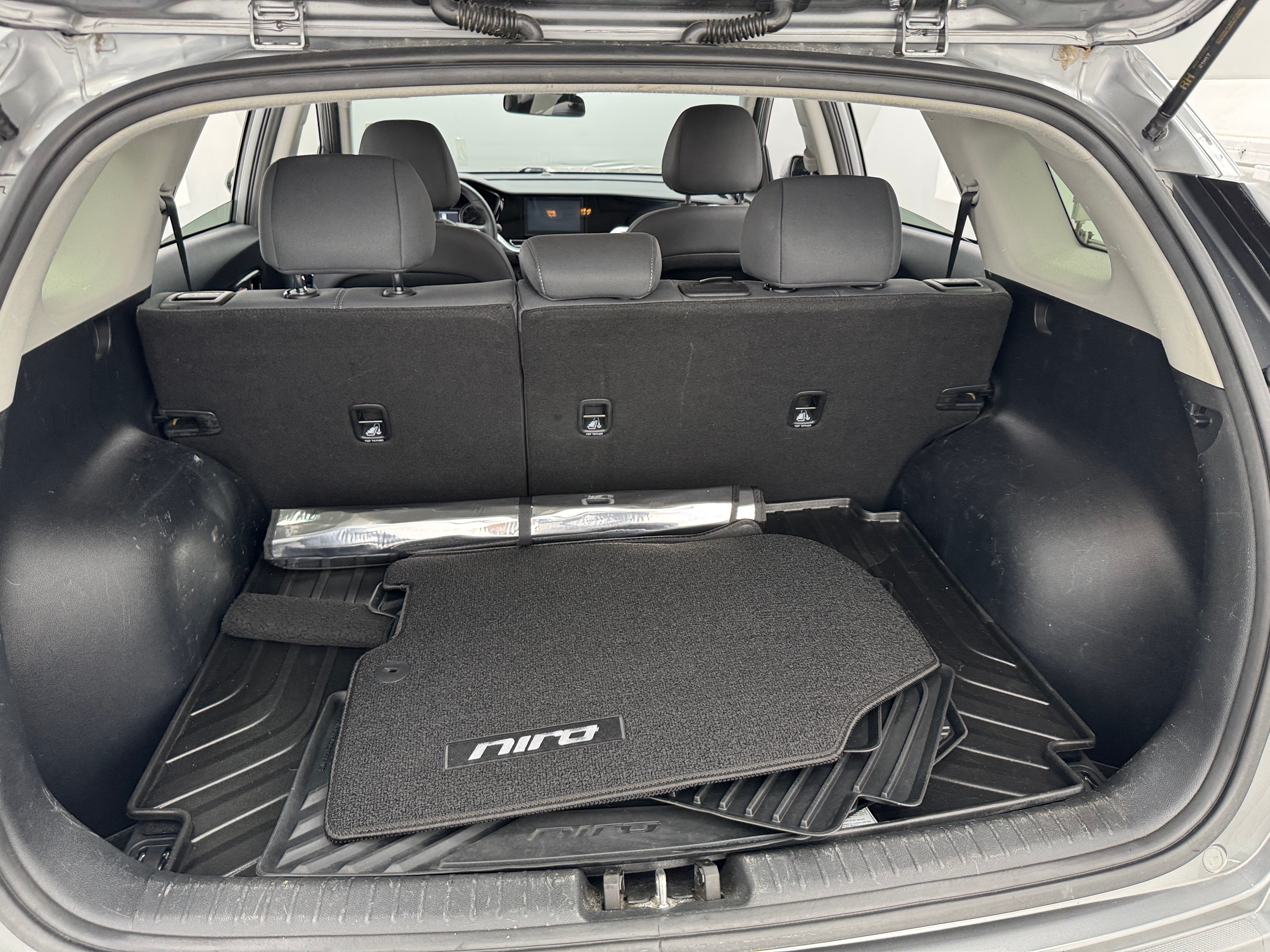 2022 Kia Niro LXS 7