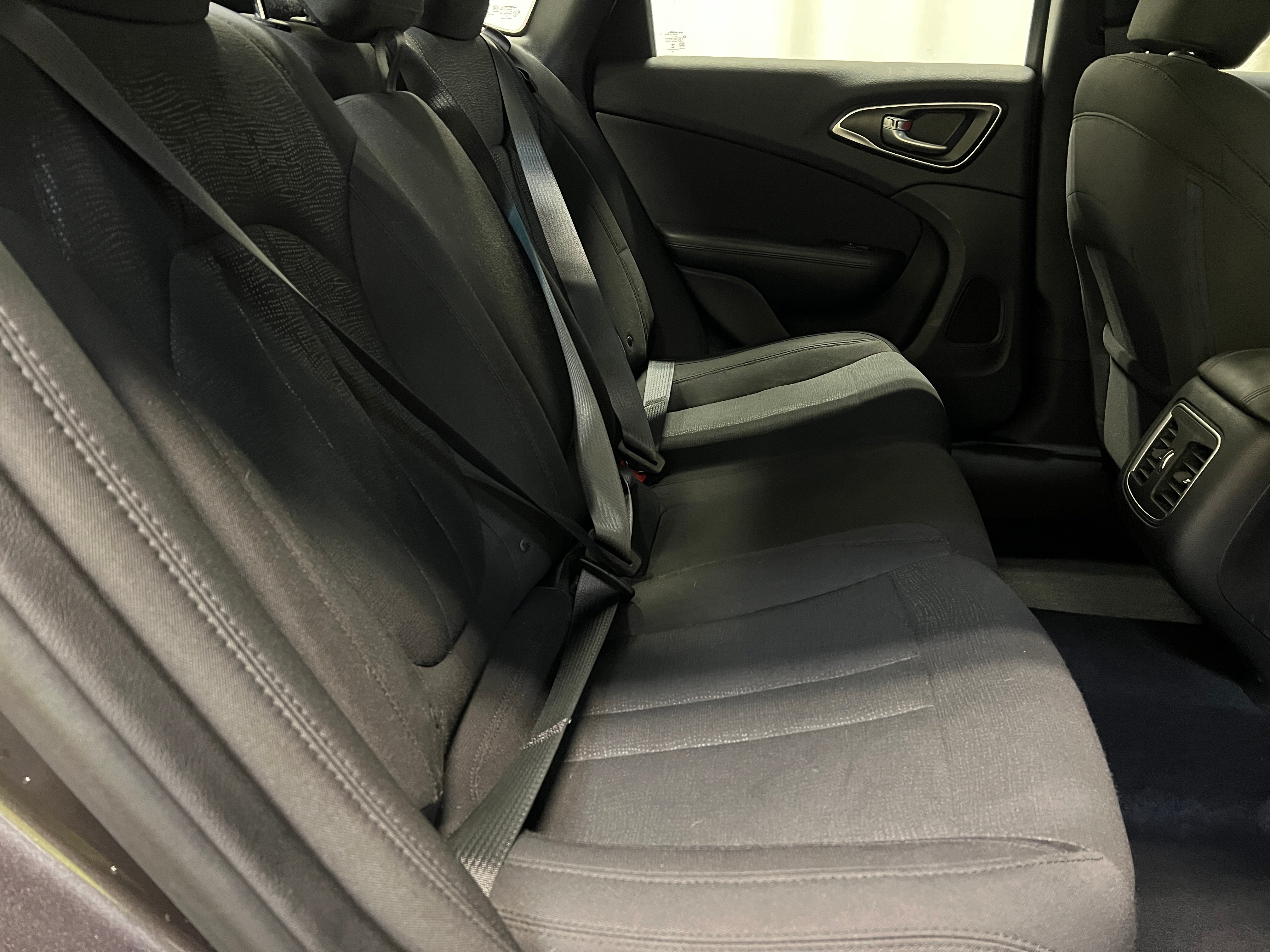 2016 Chrysler 200 Limited 6