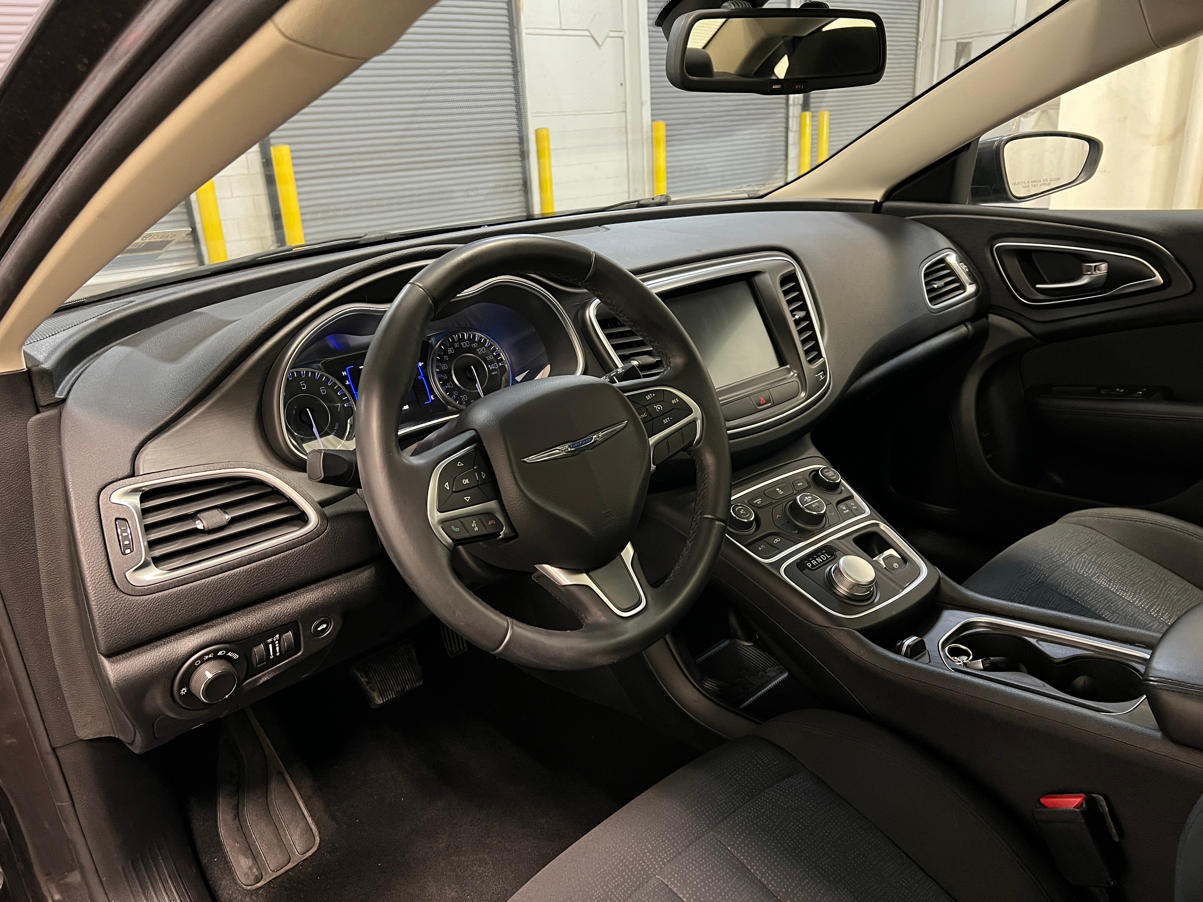 2016 Chrysler 200 Limited 3