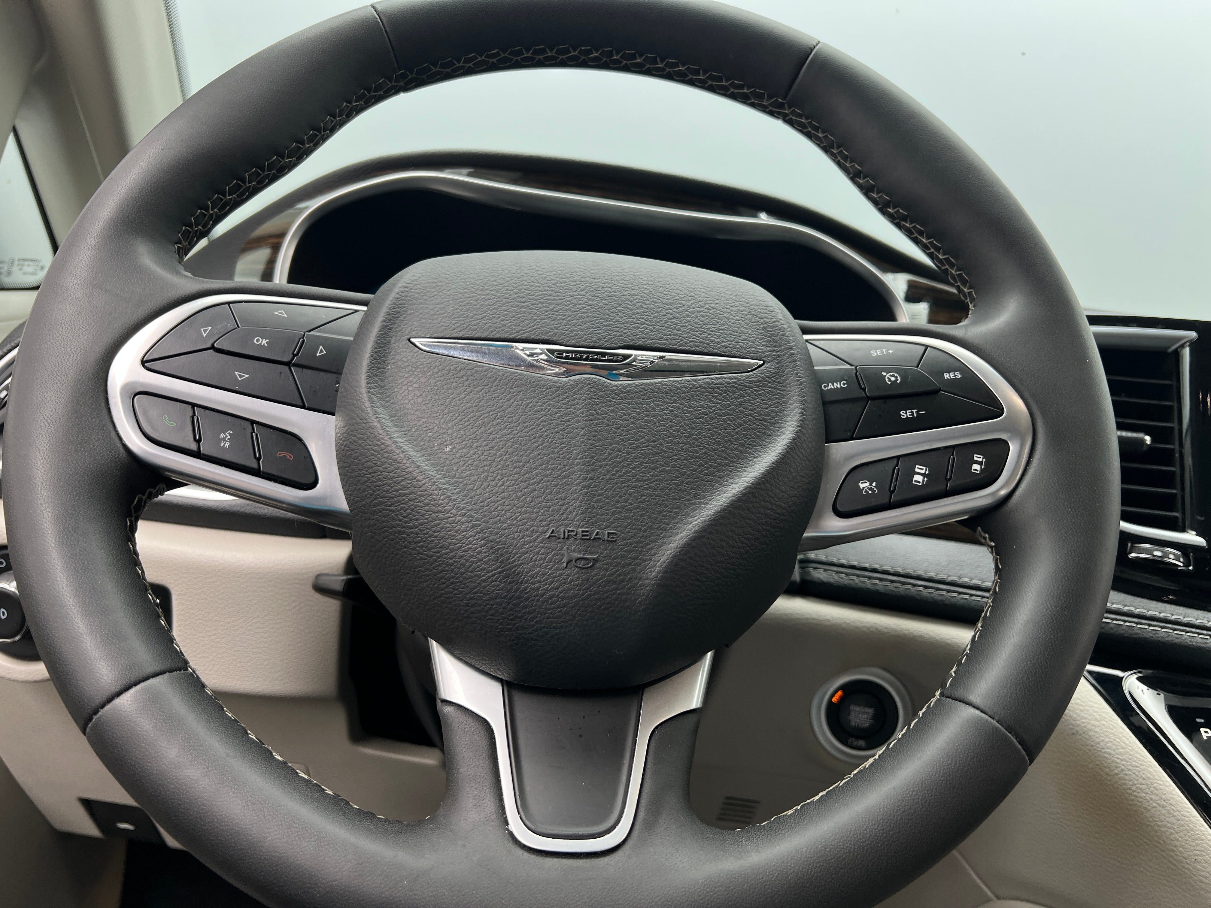 2023 Chrysler Pacifica Limited 4
