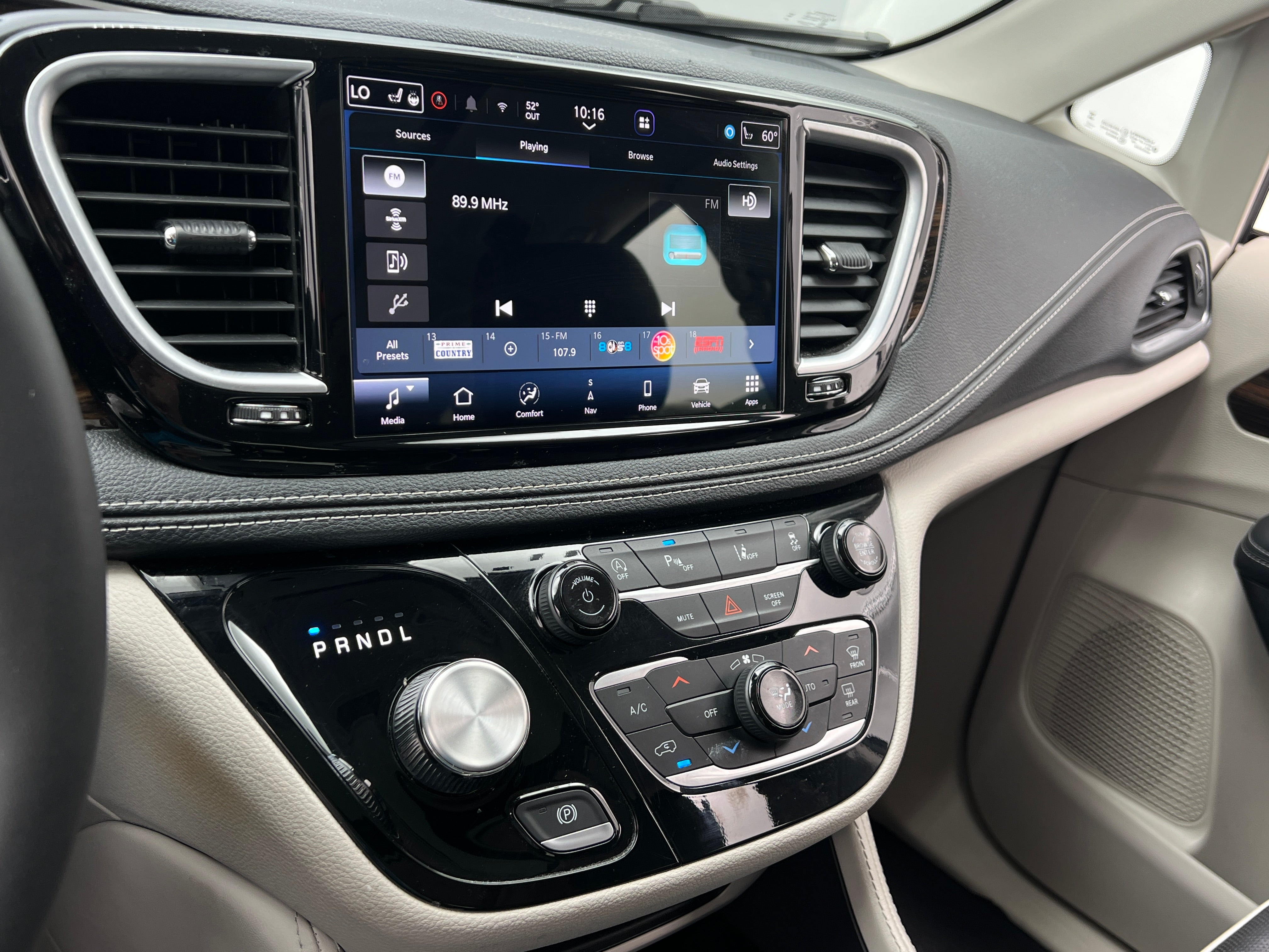 2023 Chrysler Pacifica Limited 3