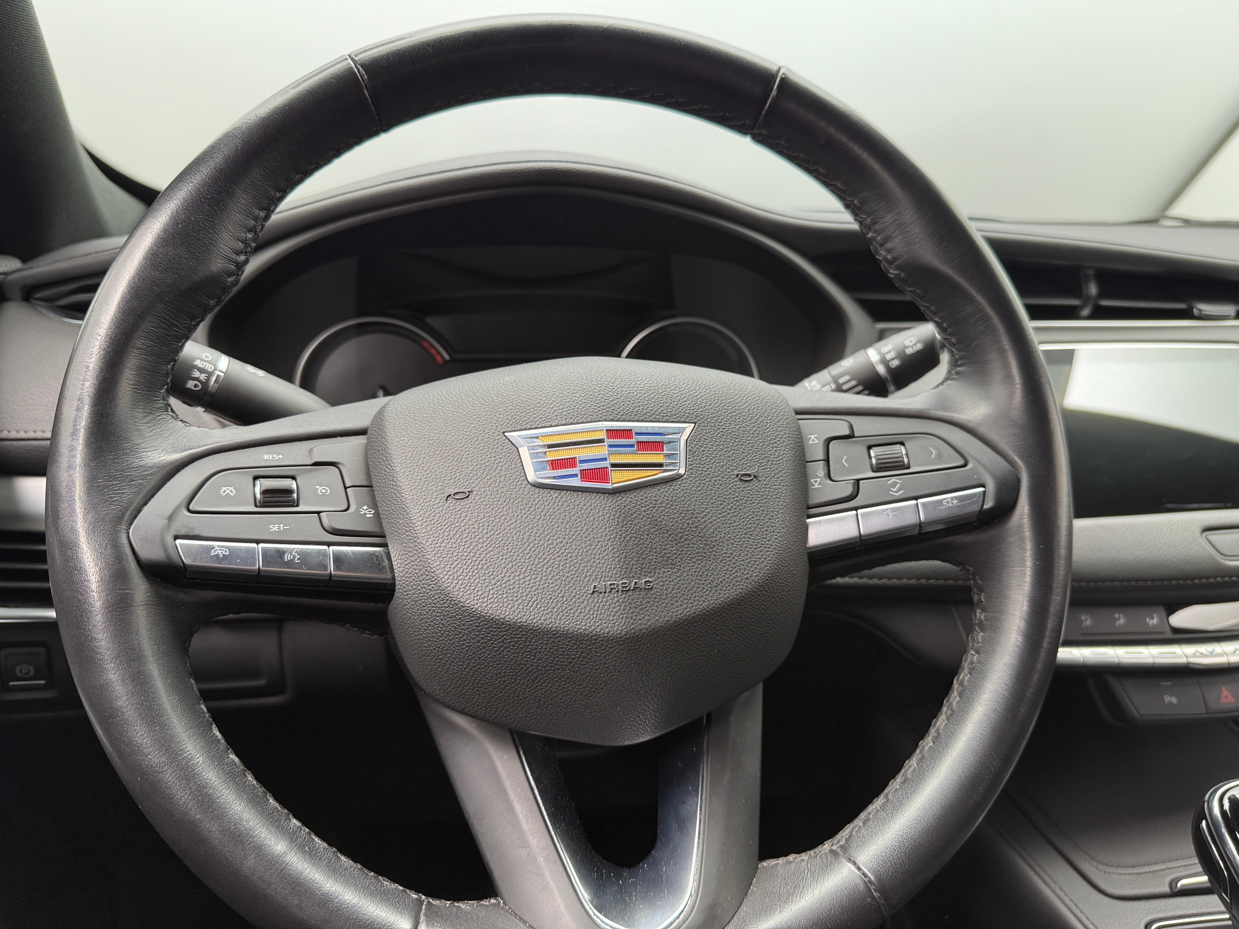 2023 Cadillac XT4 Premium Luxury 4