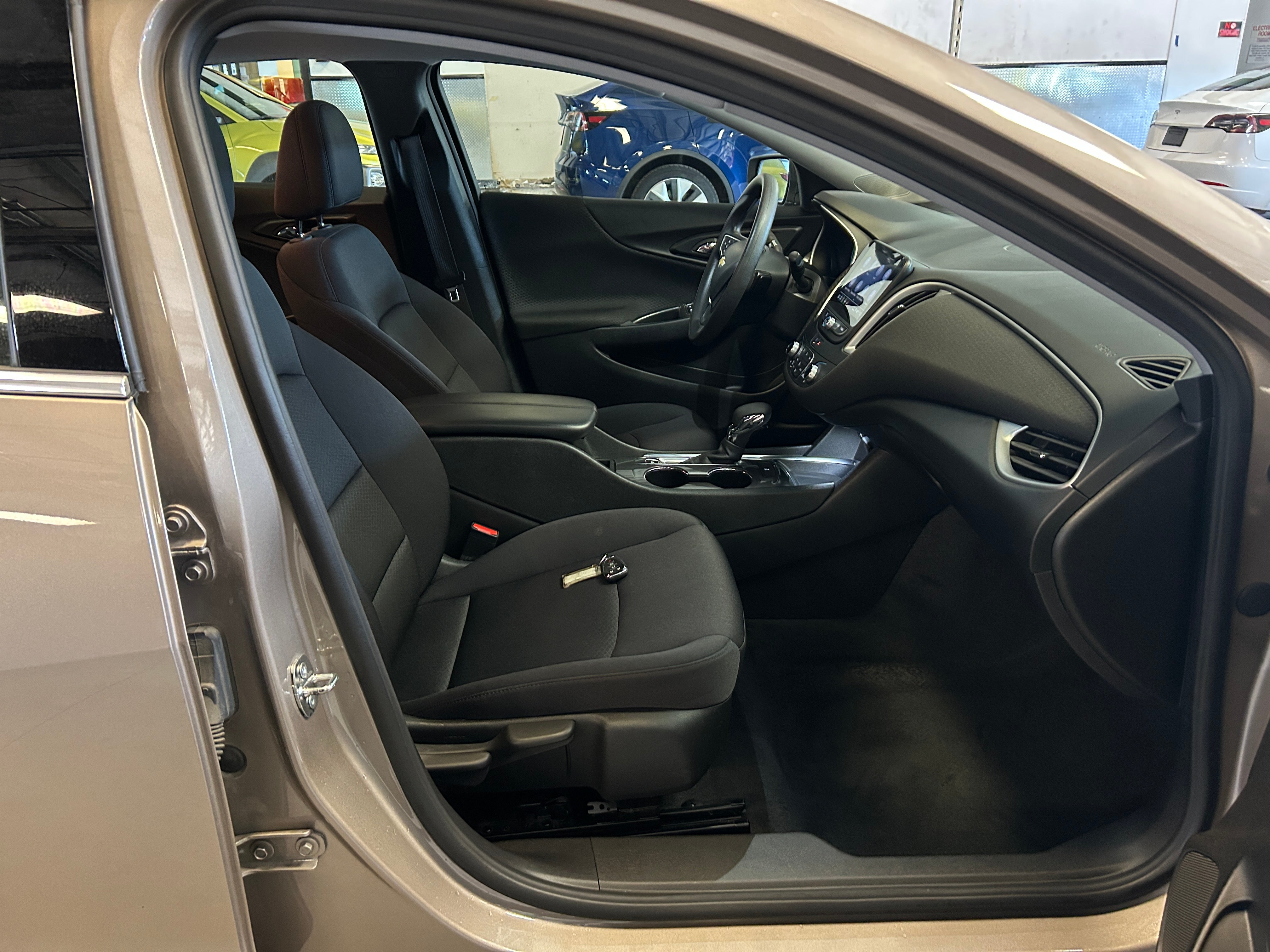 2023 Chevrolet Malibu LT 2