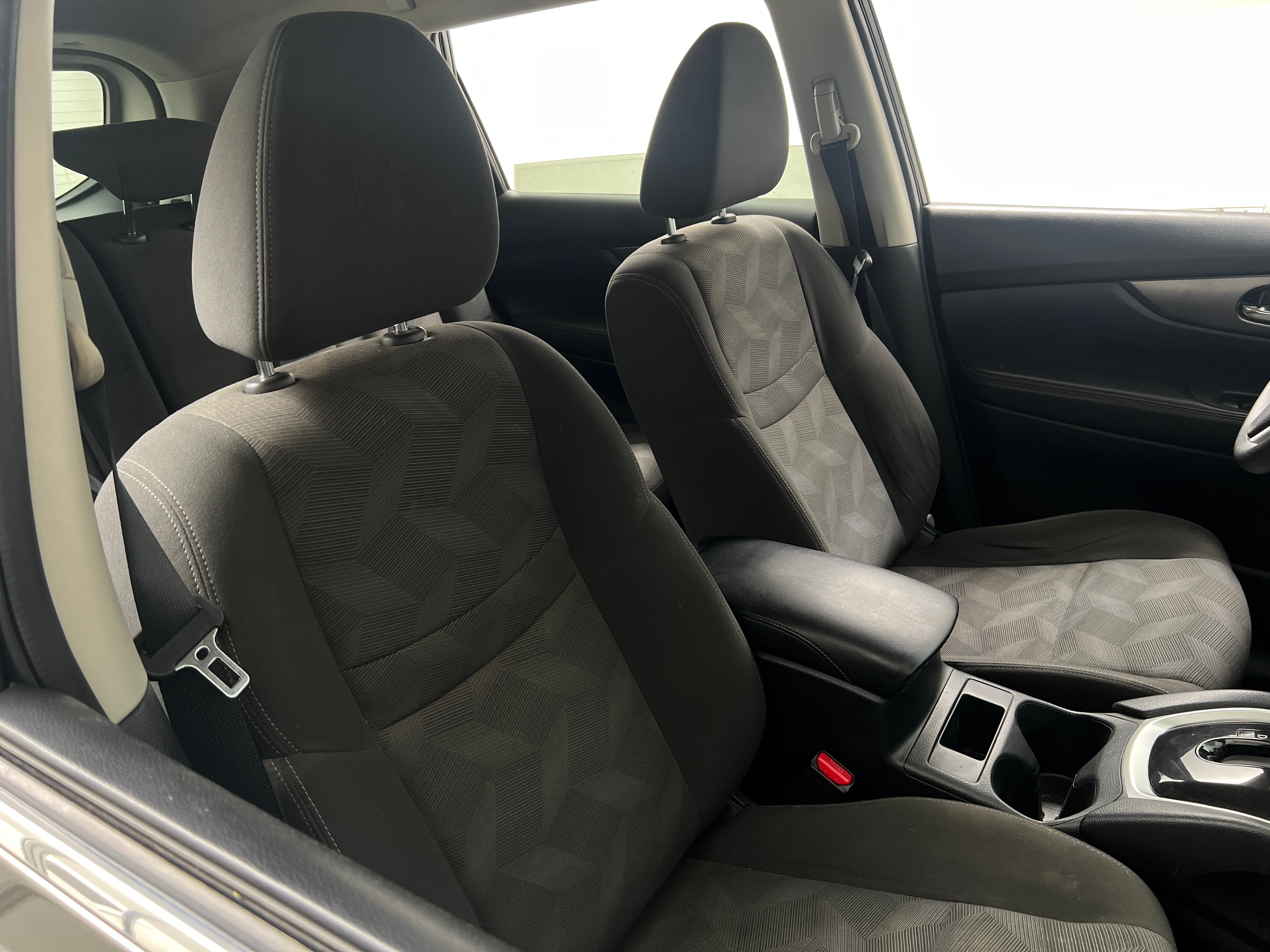 2016 Nissan Rogue SV 2
