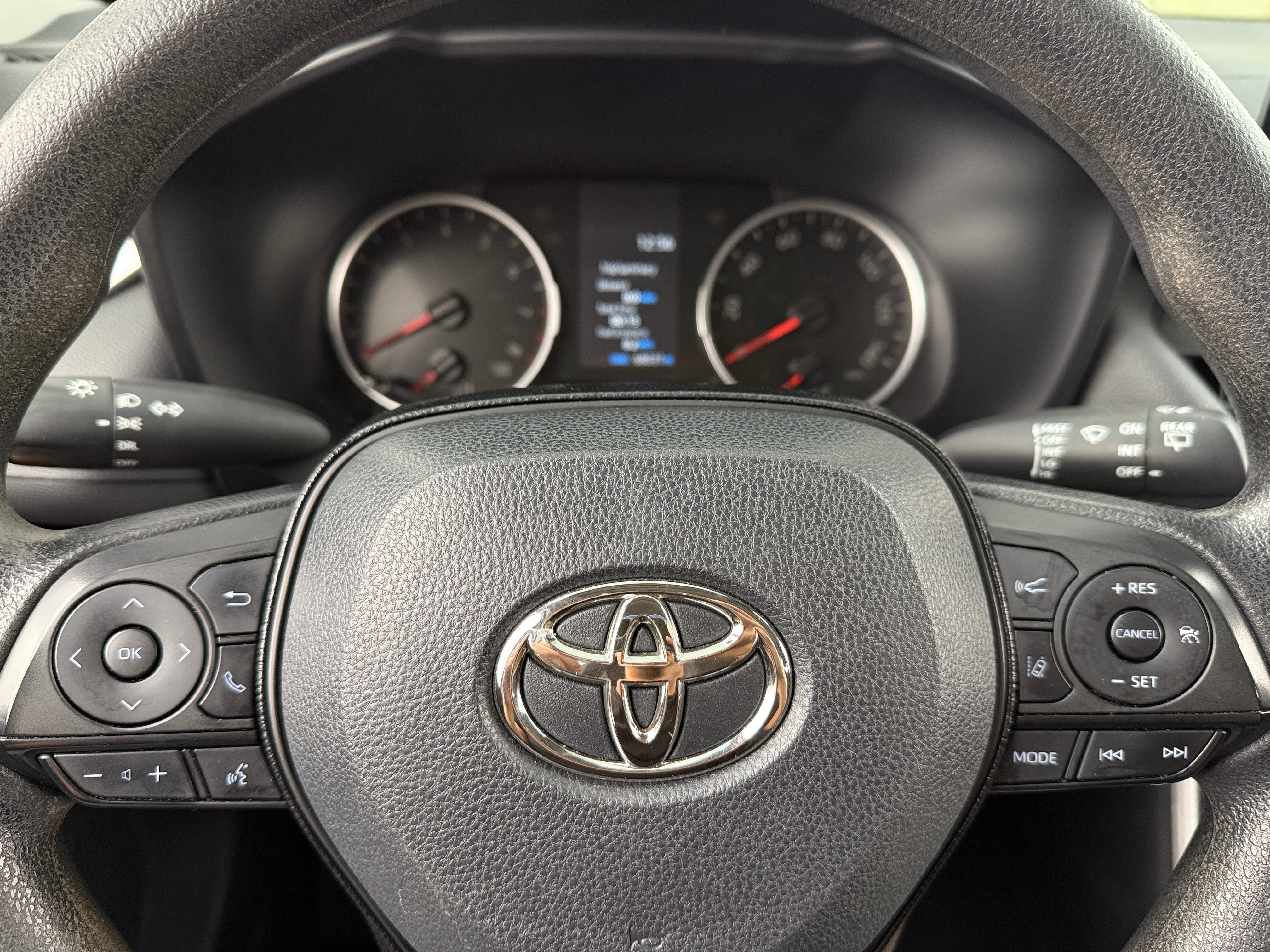 2020 Toyota RAV4 LE 5