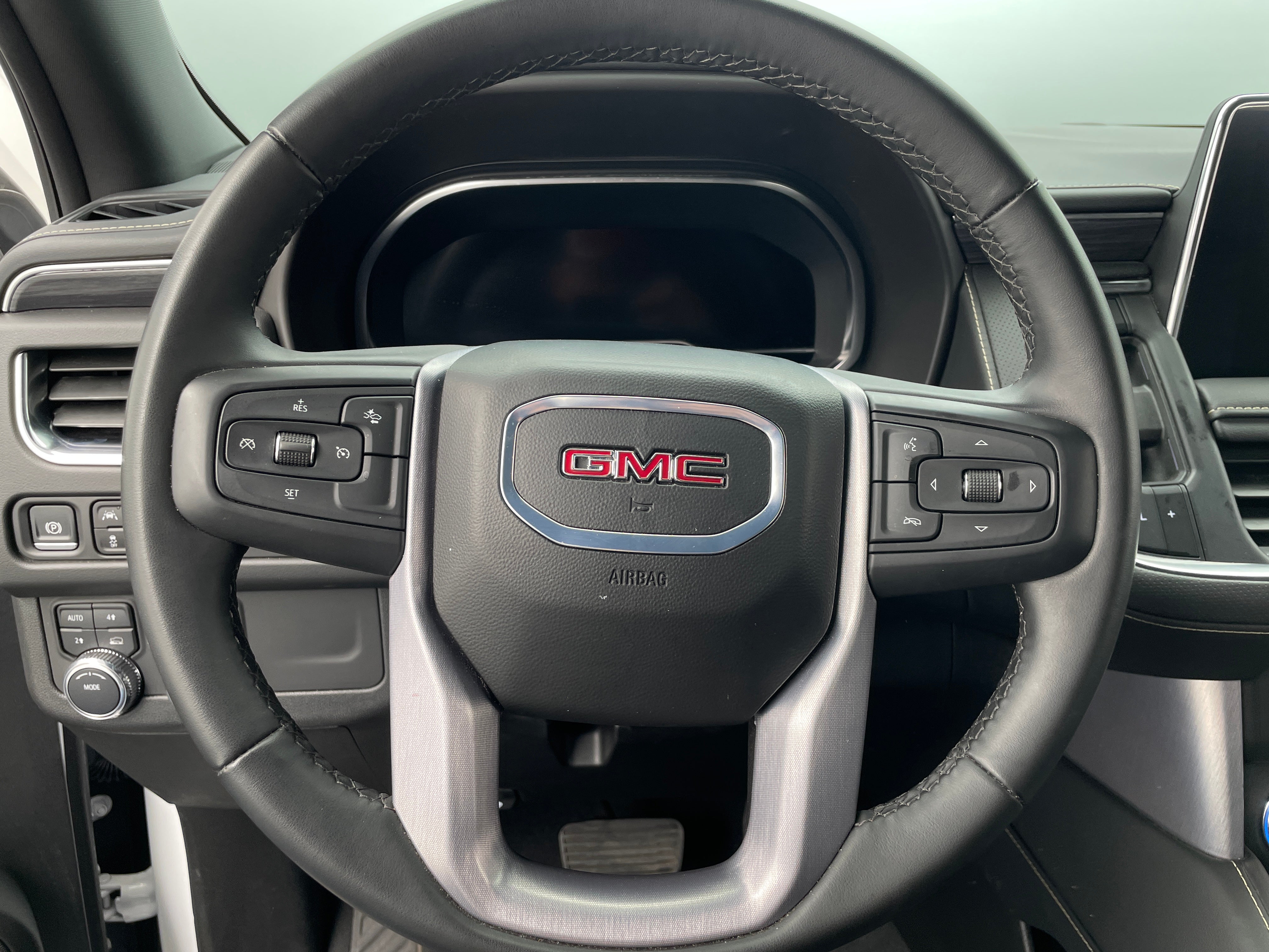 2024 GMC Yukon XL SLT 4