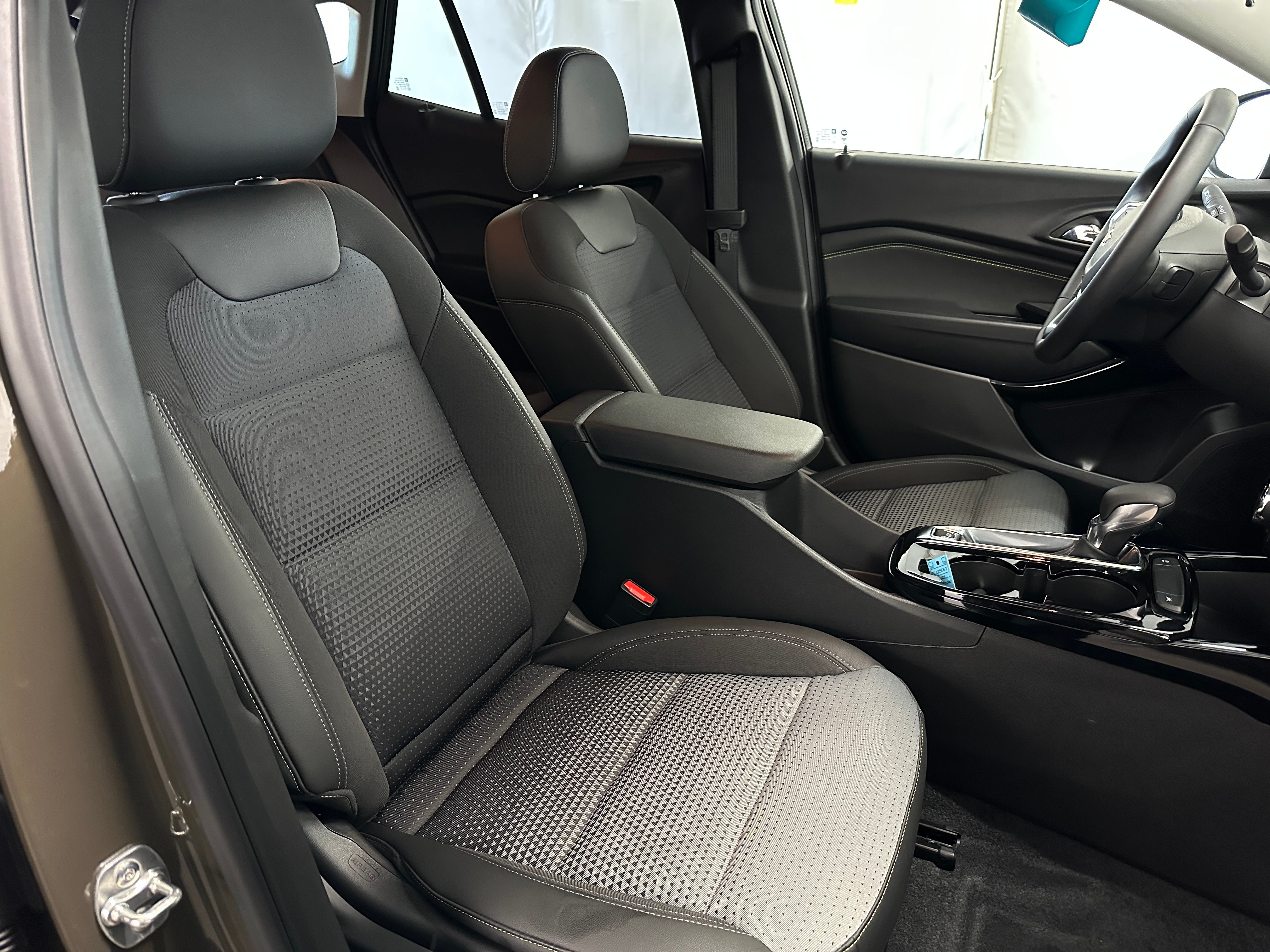 2024 Chevrolet Trax LT 2