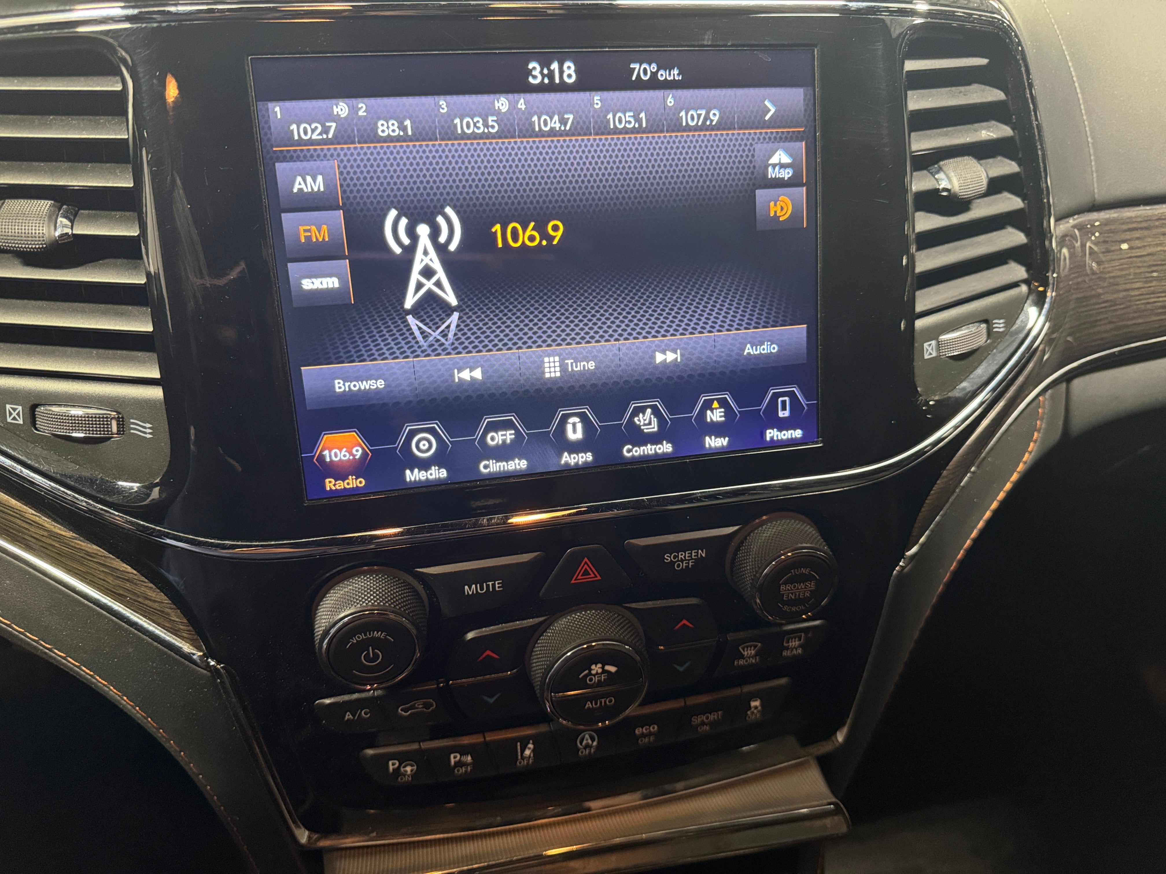 2019 Jeep Grand Cherokee Summit 3