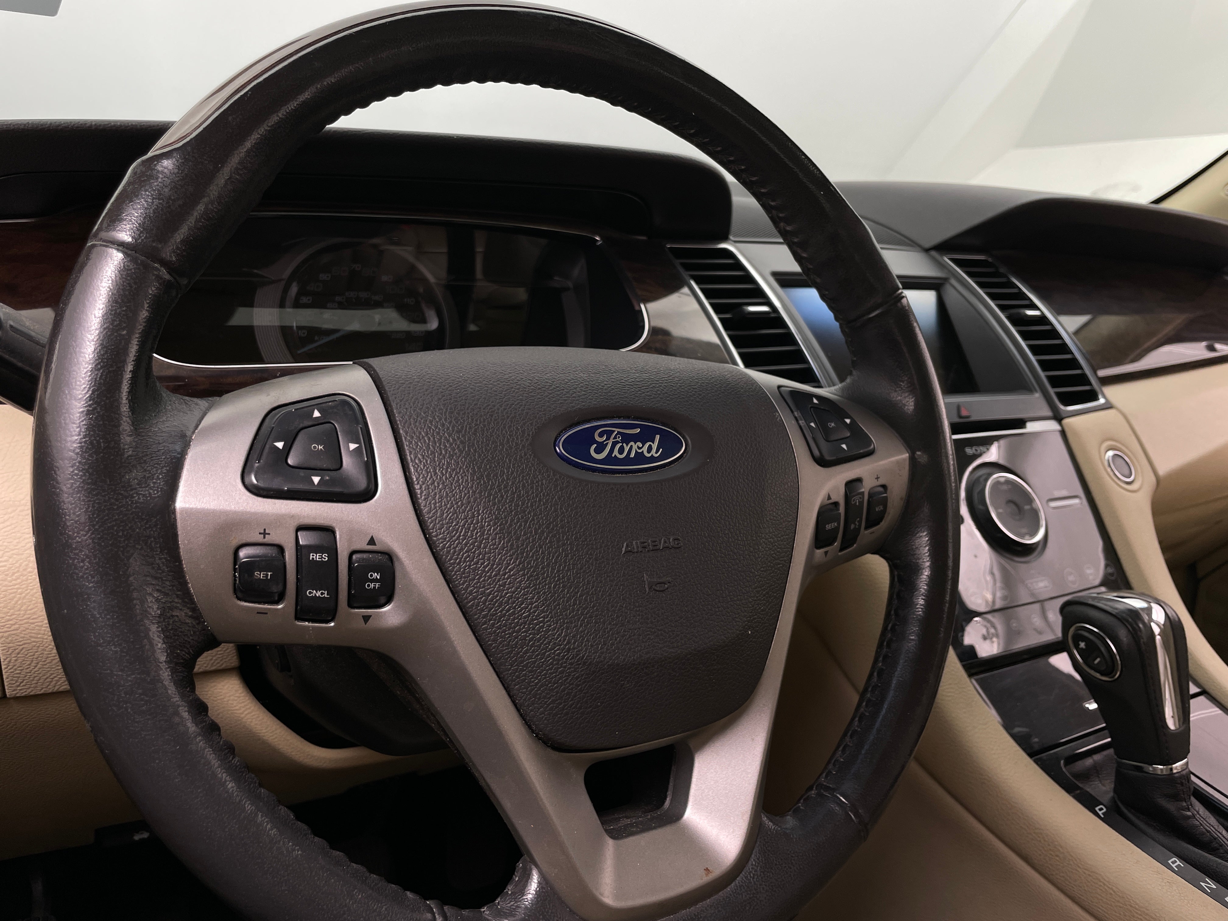 2013 Ford Taurus Limited Edition 4