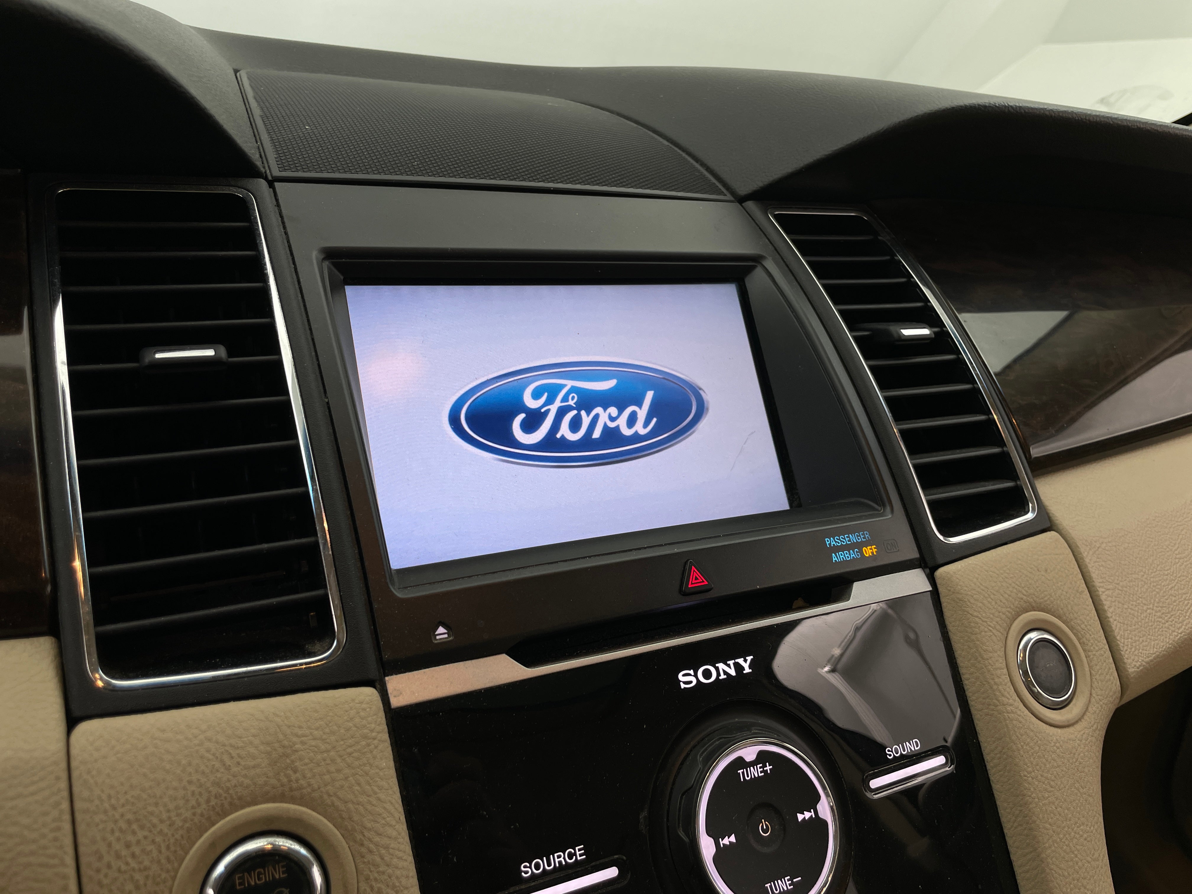 2013 Ford Taurus Limited Edition 3