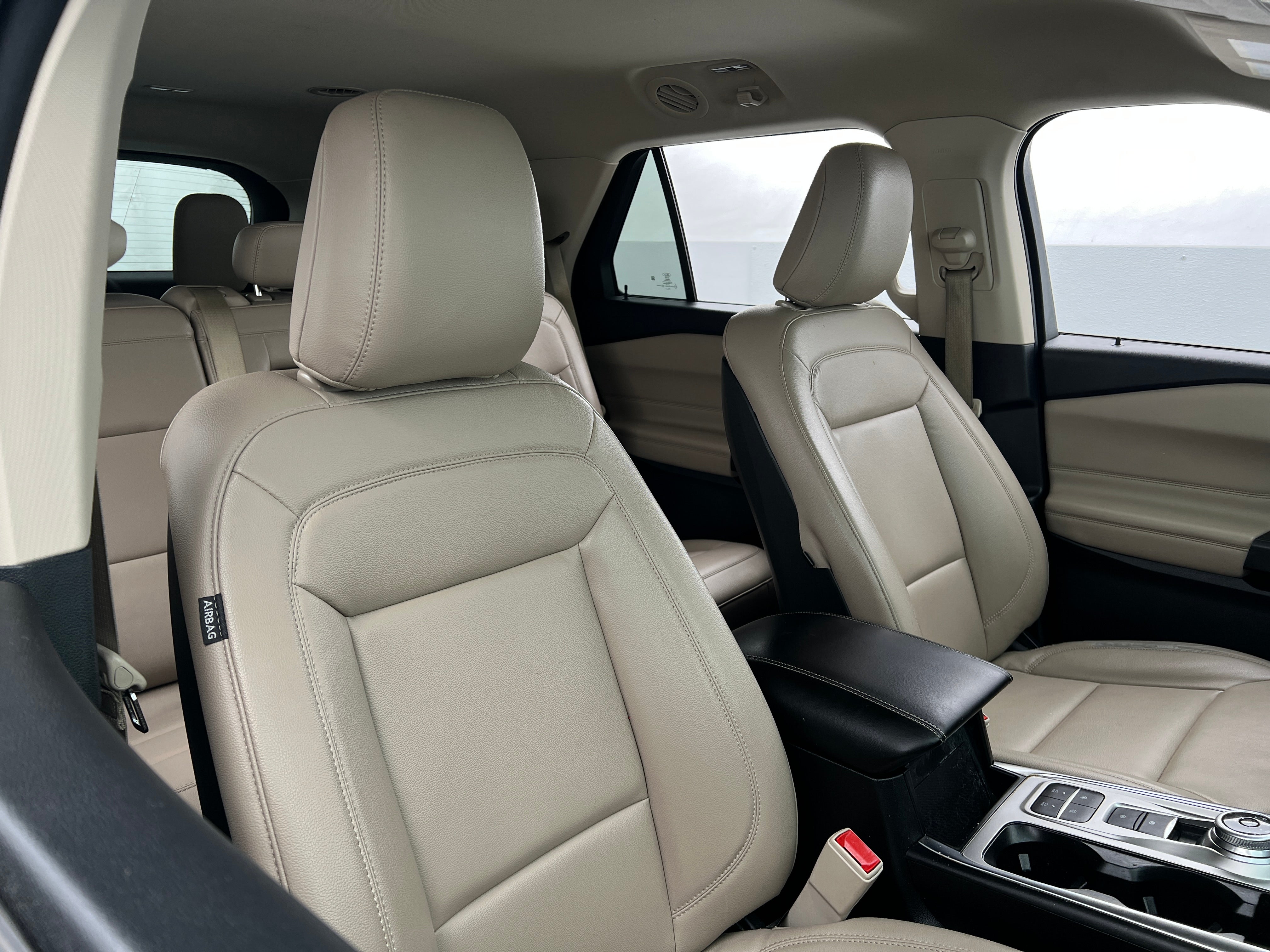 2020 Ford Explorer XLT 2