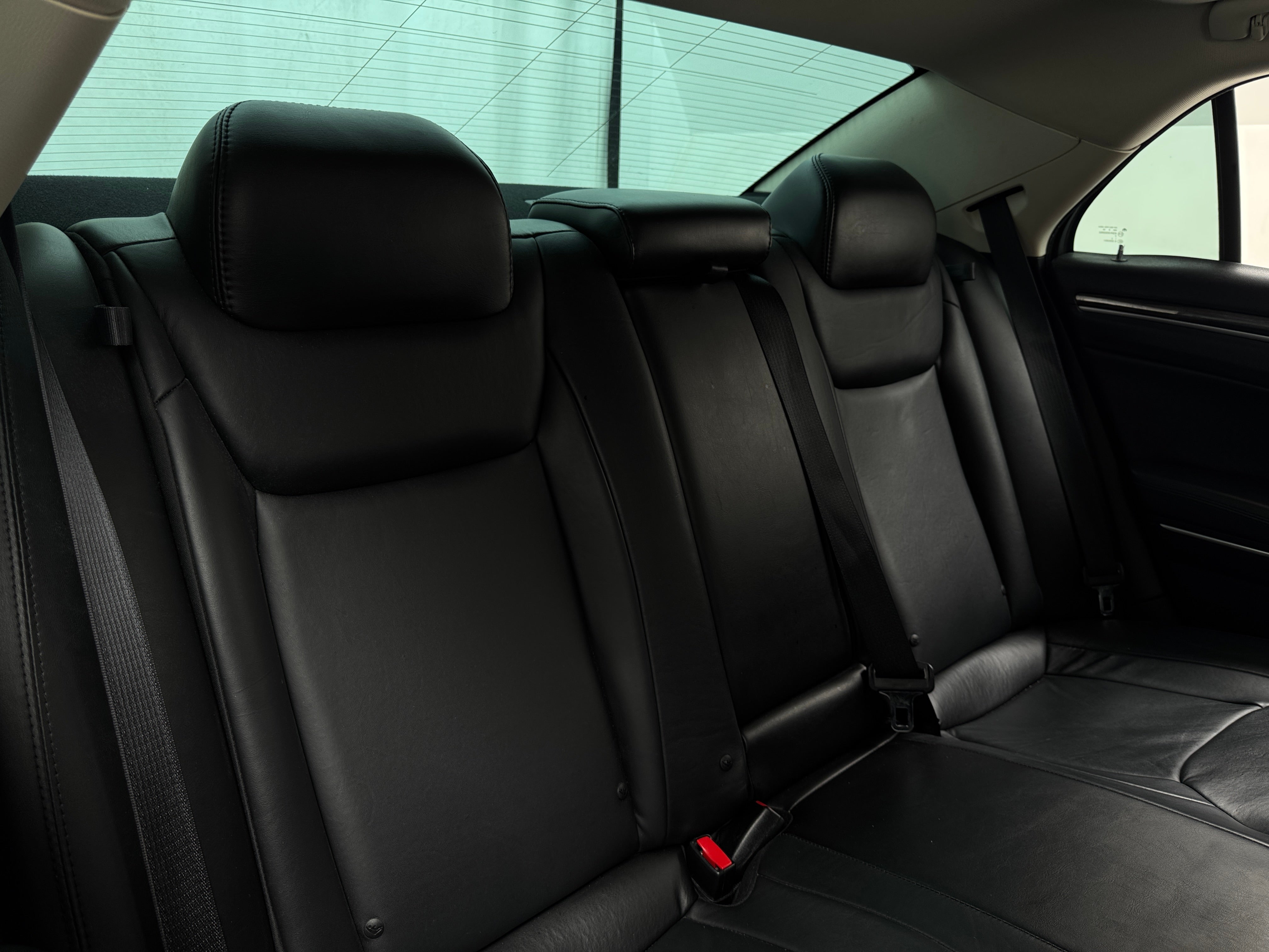 2016 Chrysler 300 Limited Edition 6