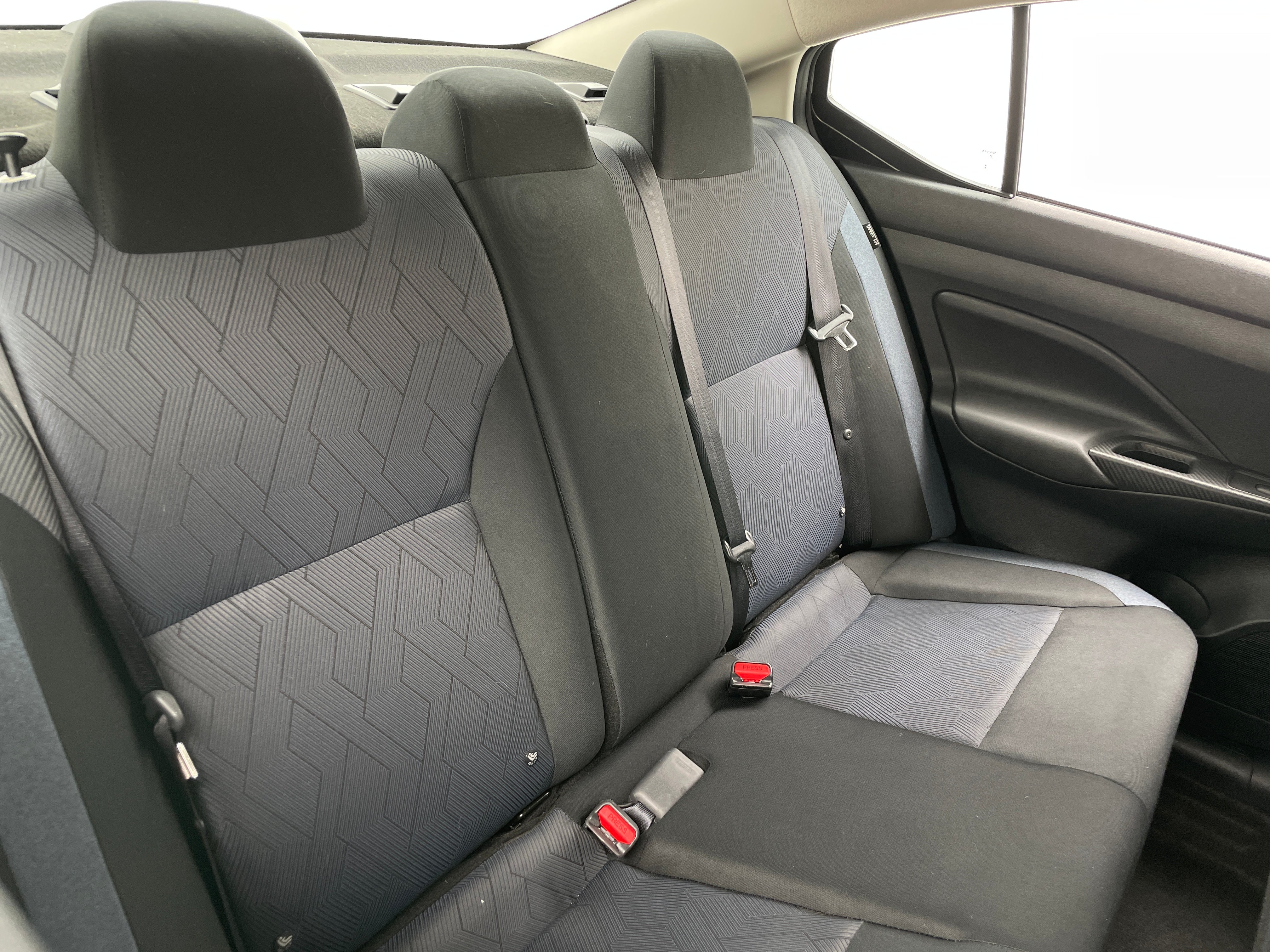 2023 Nissan Versa SV 6