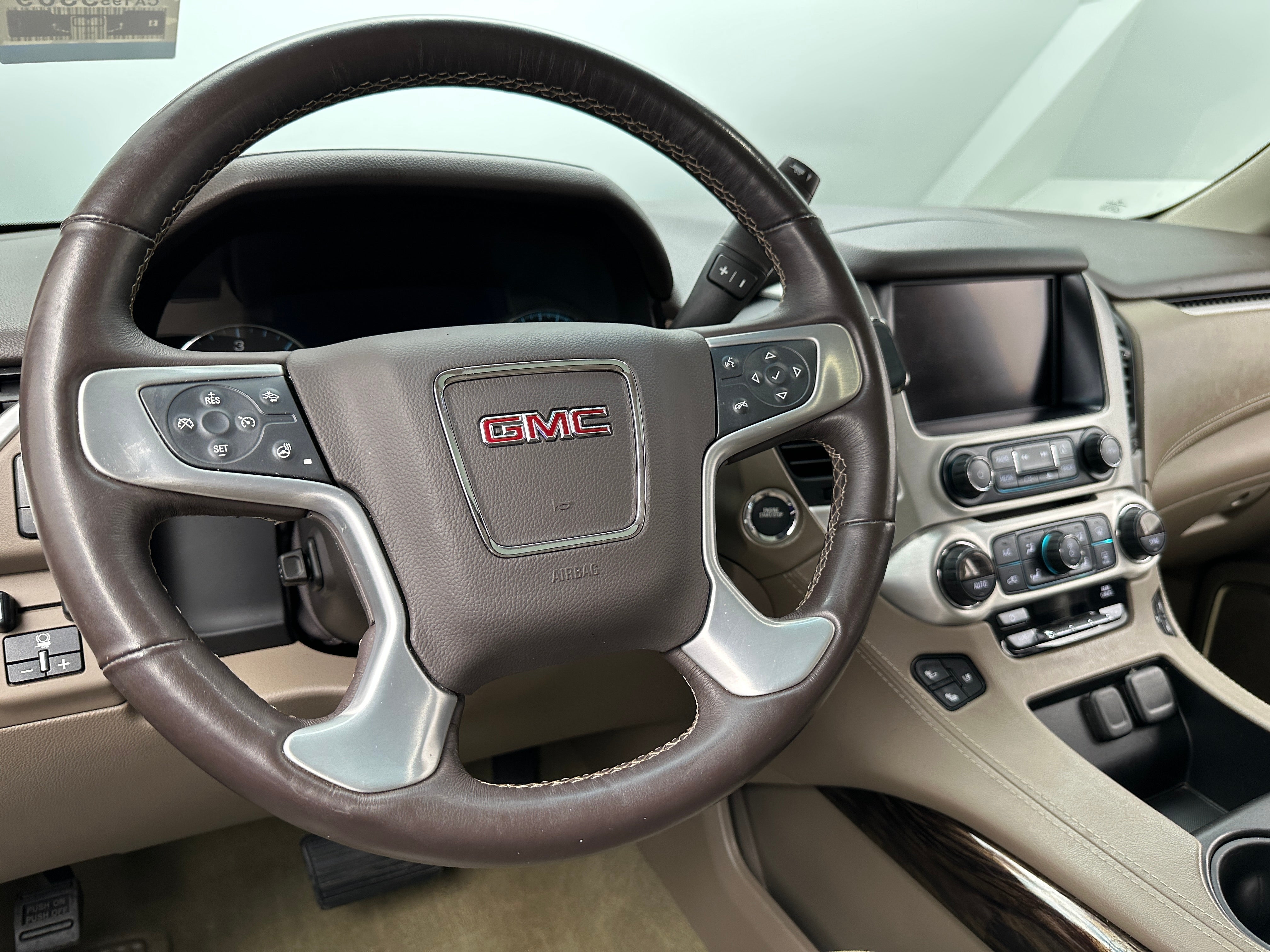 2017 GMC Yukon XL SLT 4
