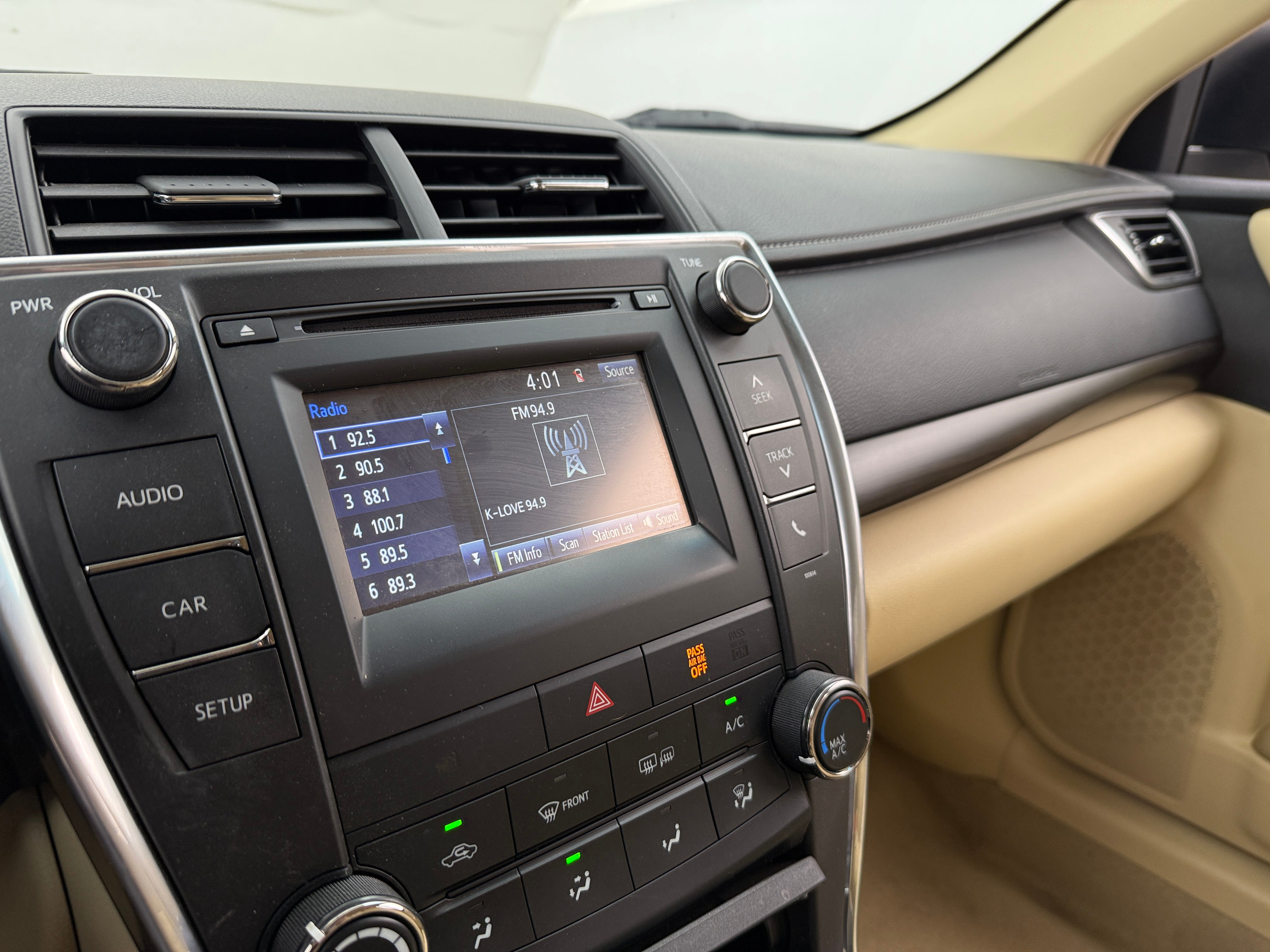 2016 Toyota Camry LE 4