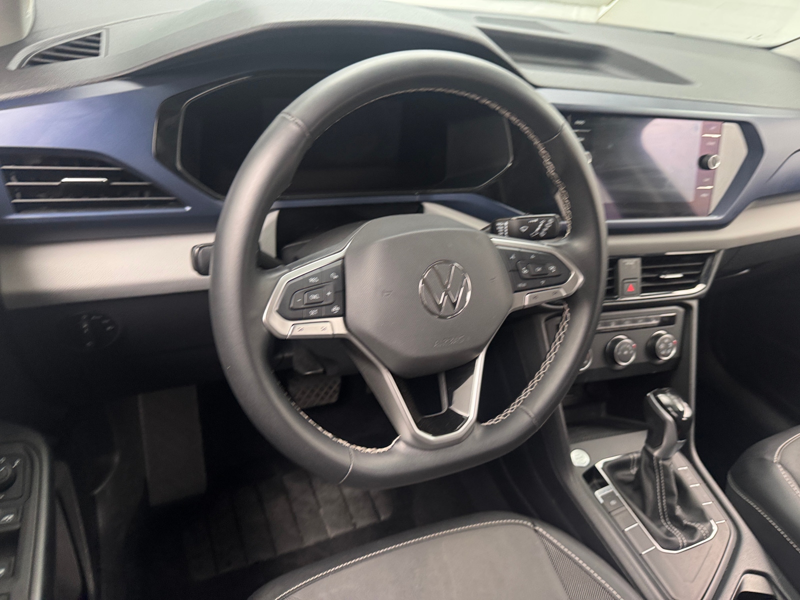 Thumbnail: 2022 Volkswagen Taos - 4
