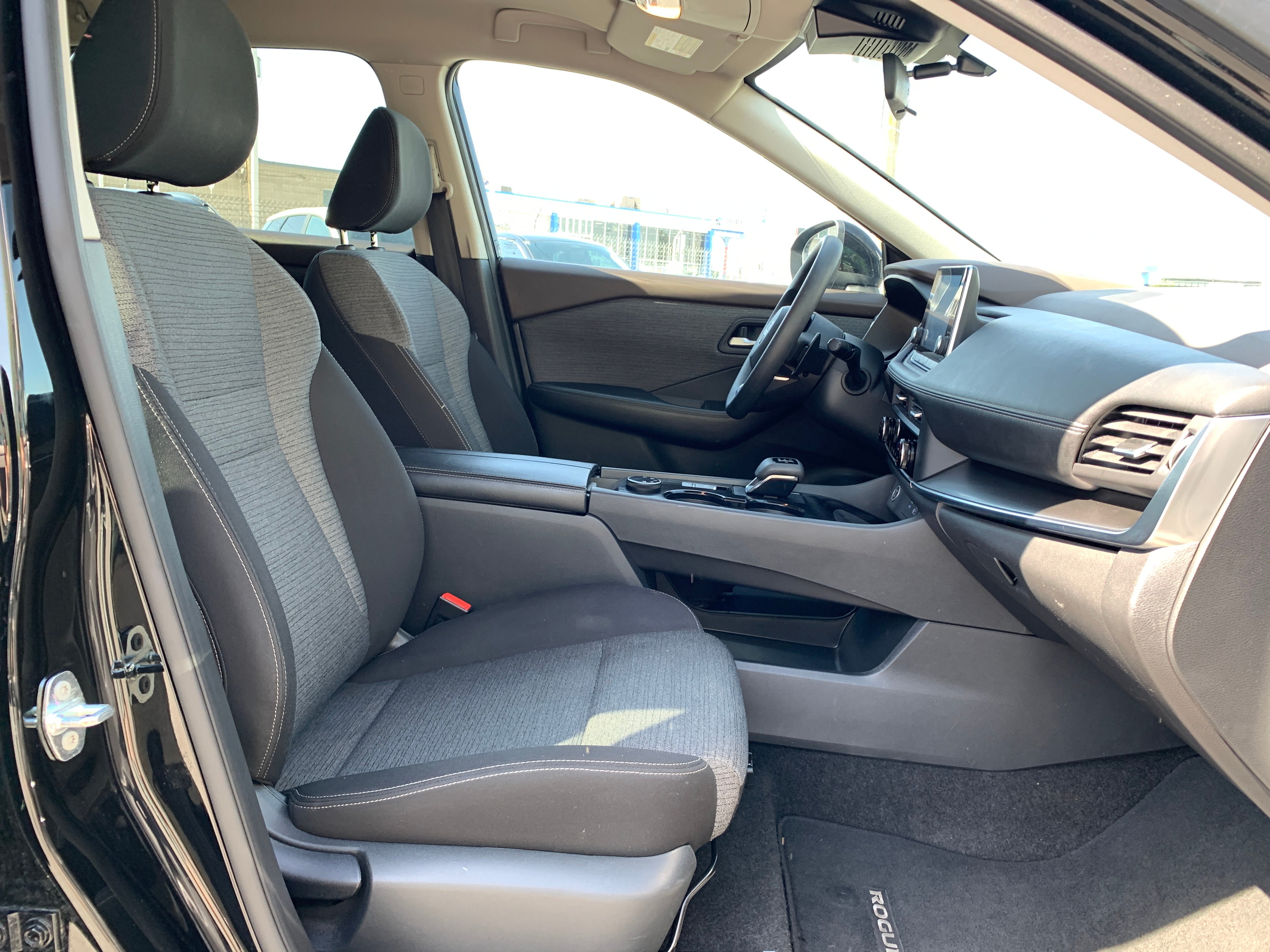 2023 Nissan Rogue SV 2