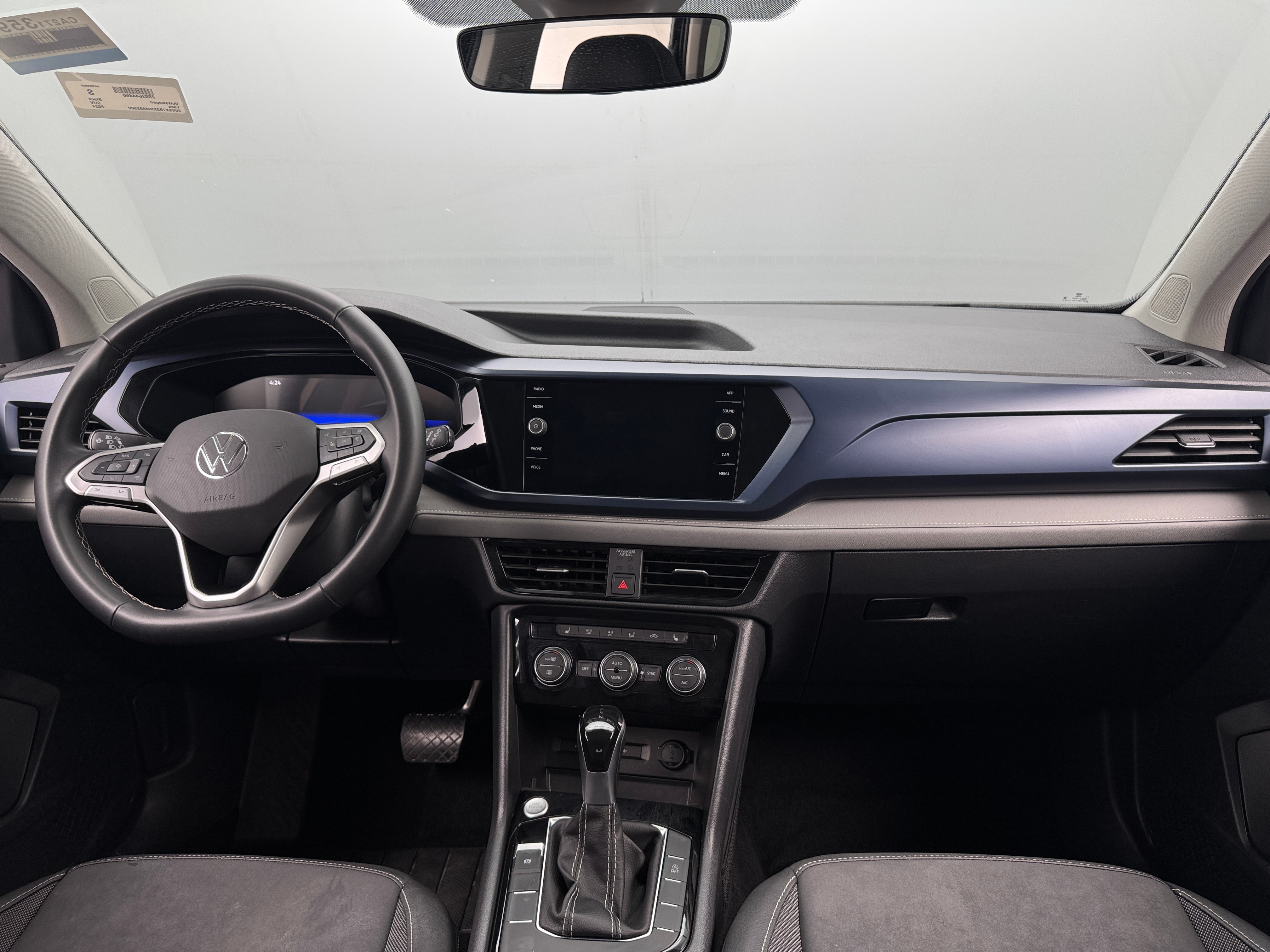 2024 Volkswagen Taos SE 3