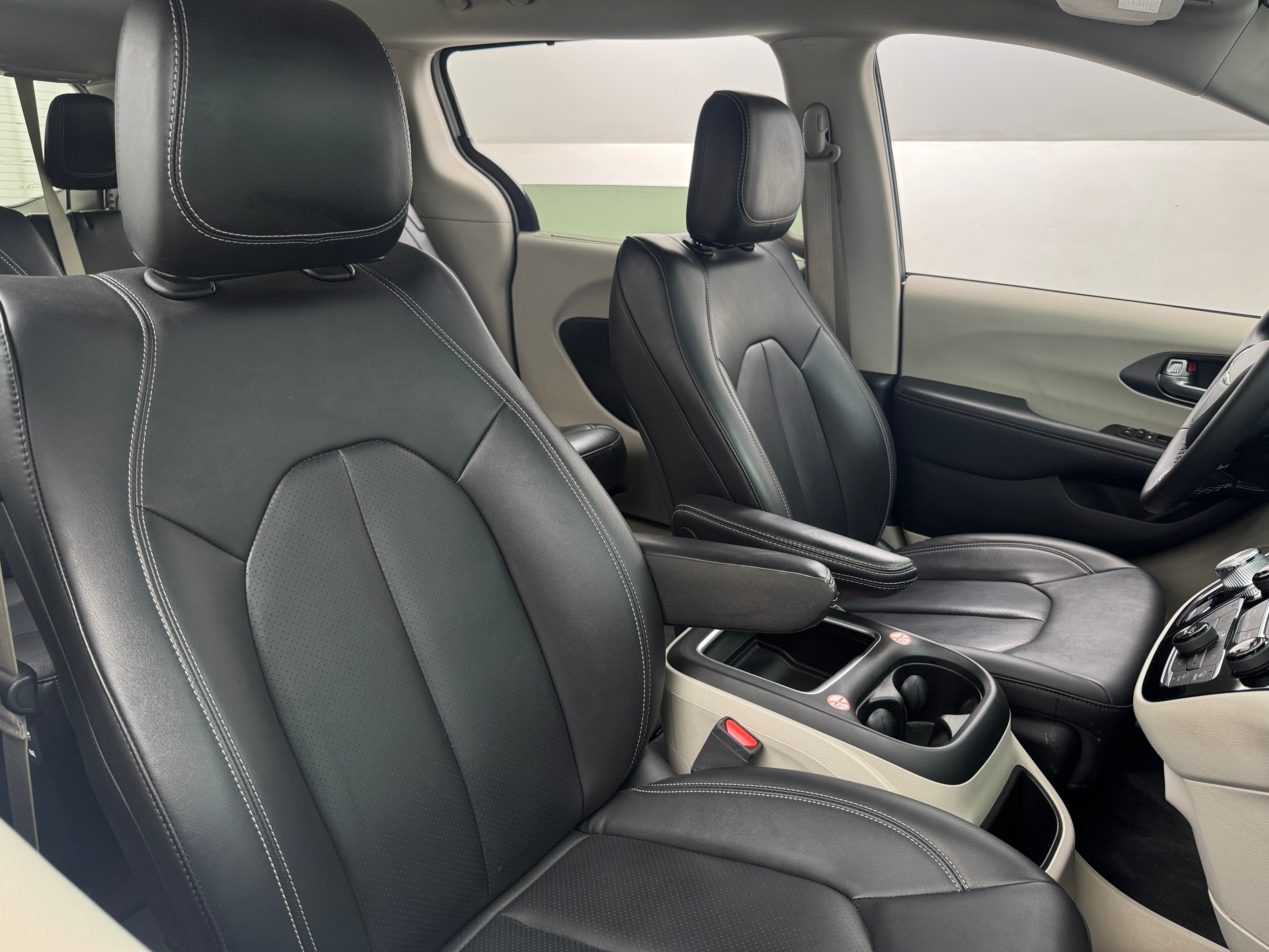 2024 Chrysler Pacifica Touring L 2