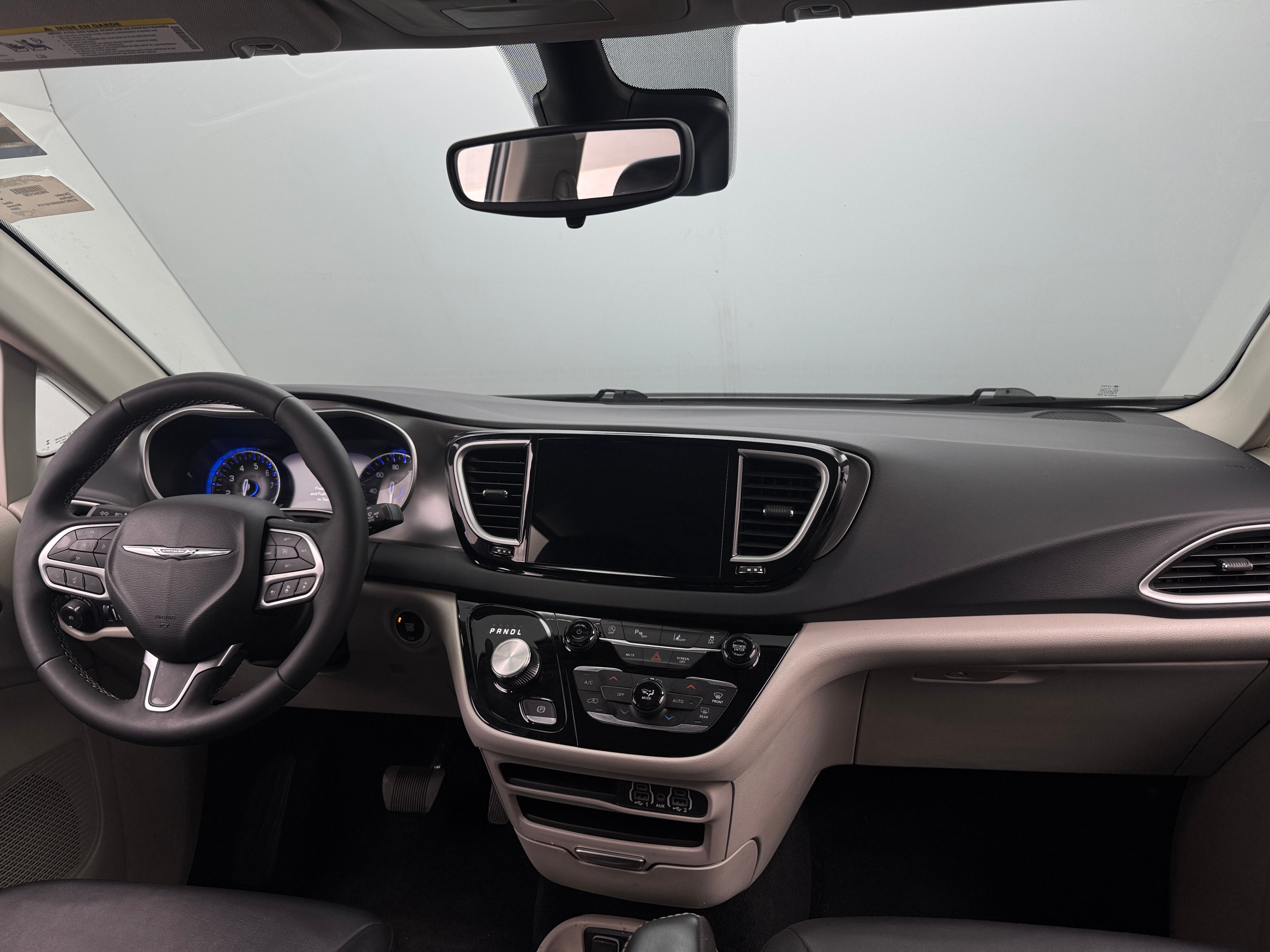 2024 Chrysler Pacifica Touring L 3