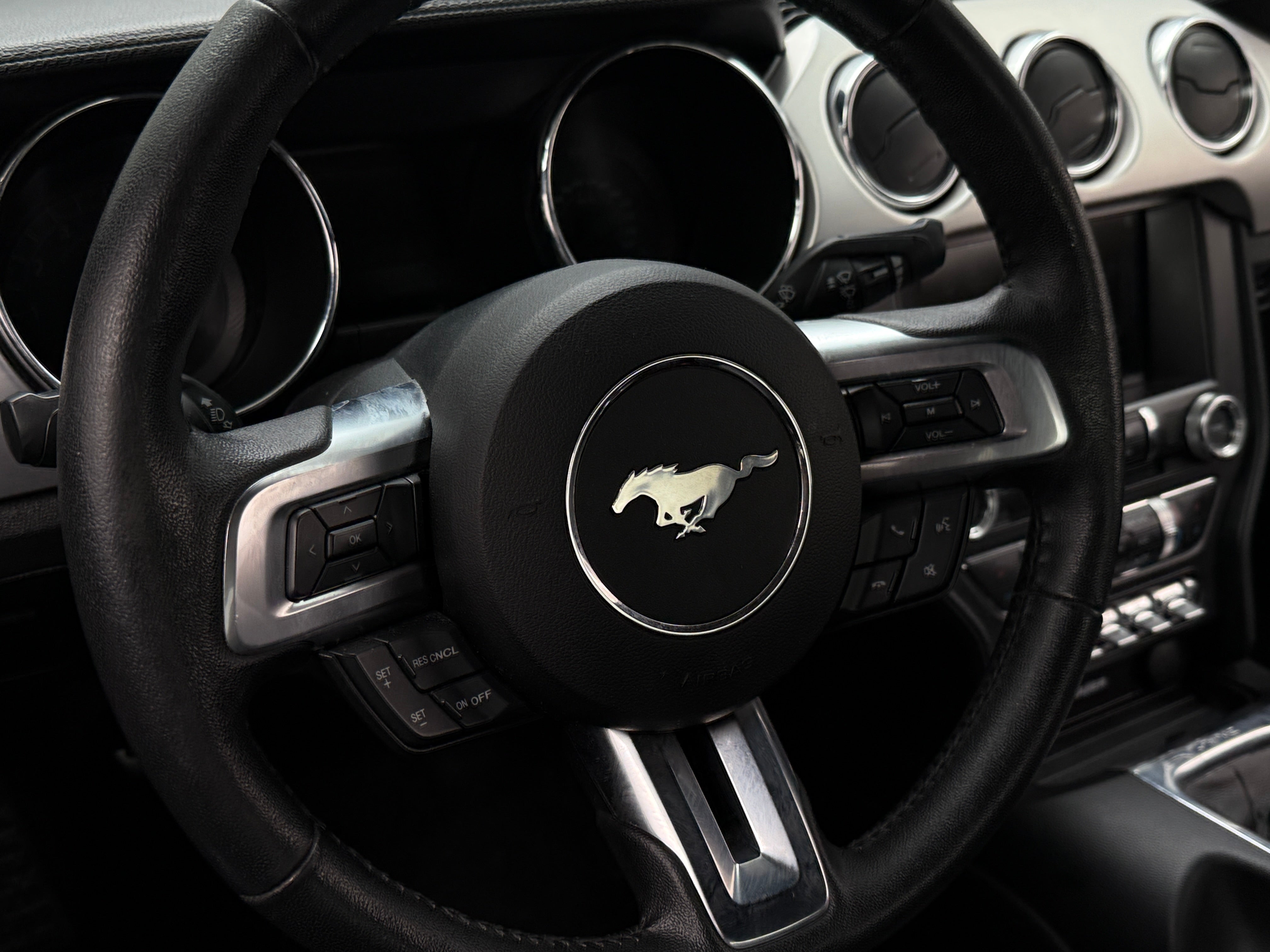 2017 Ford Mustang  4