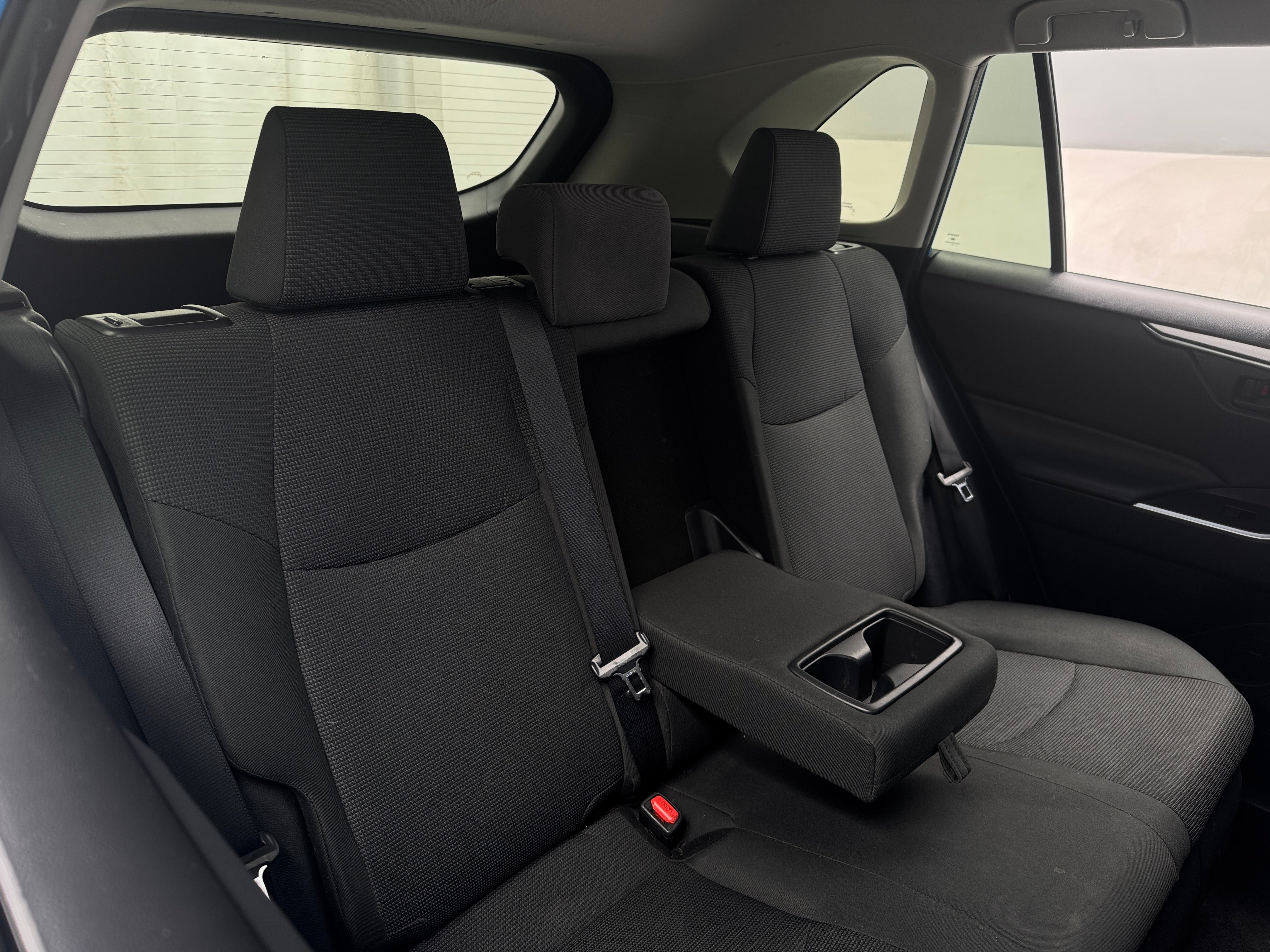 2020 Toyota RAV4 LE 6