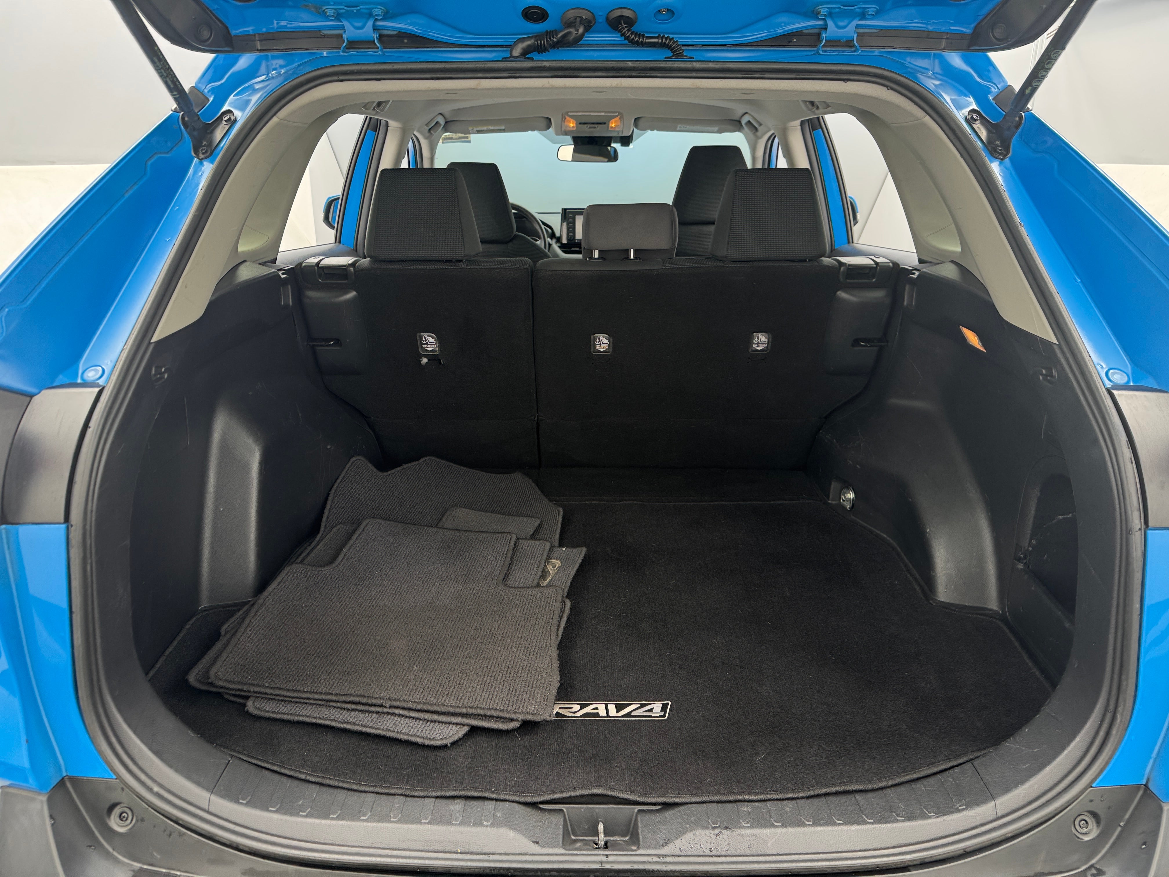 2020 Toyota RAV4 LE 7
