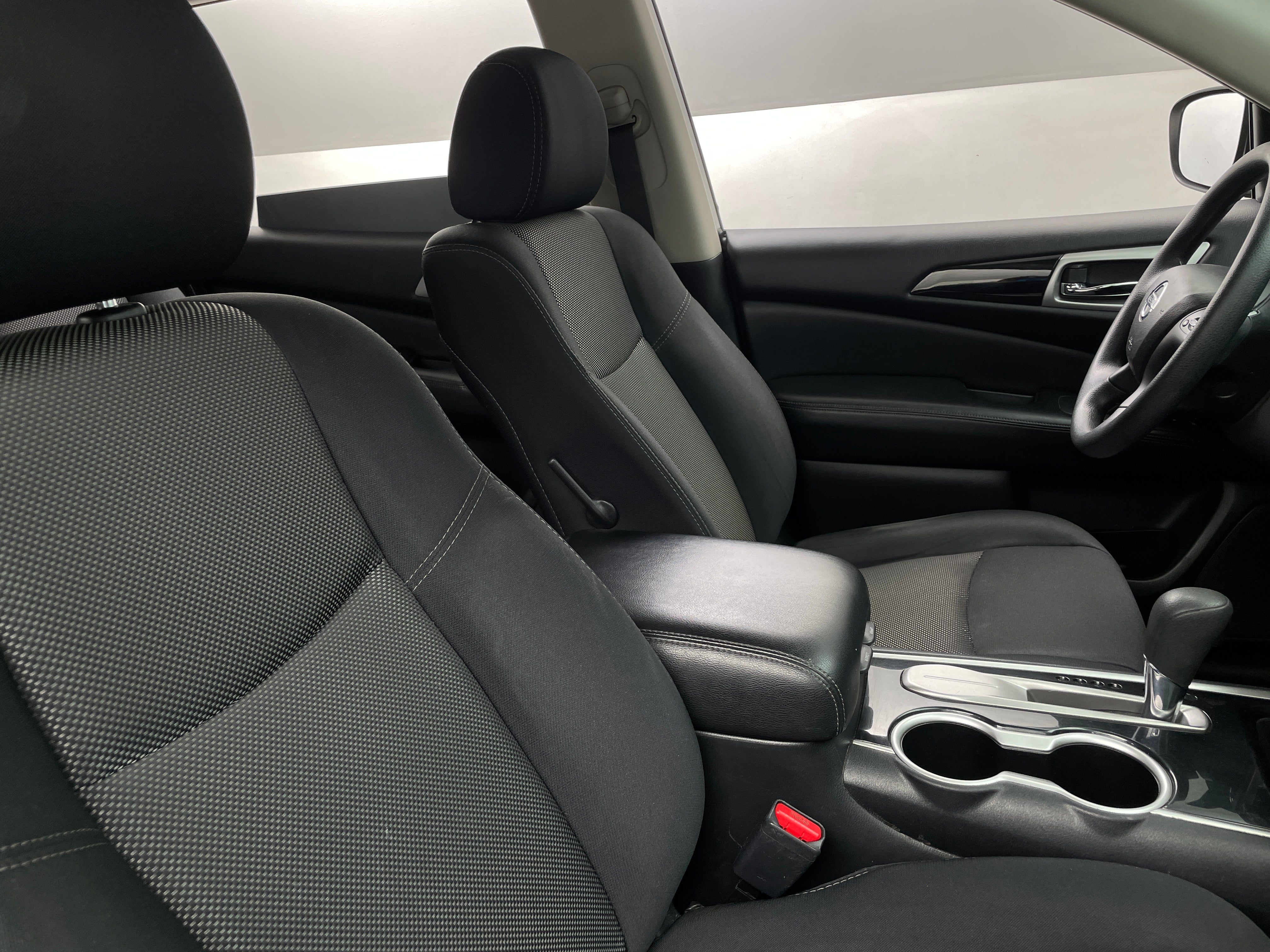 2018 Nissan Pathfinder S 2