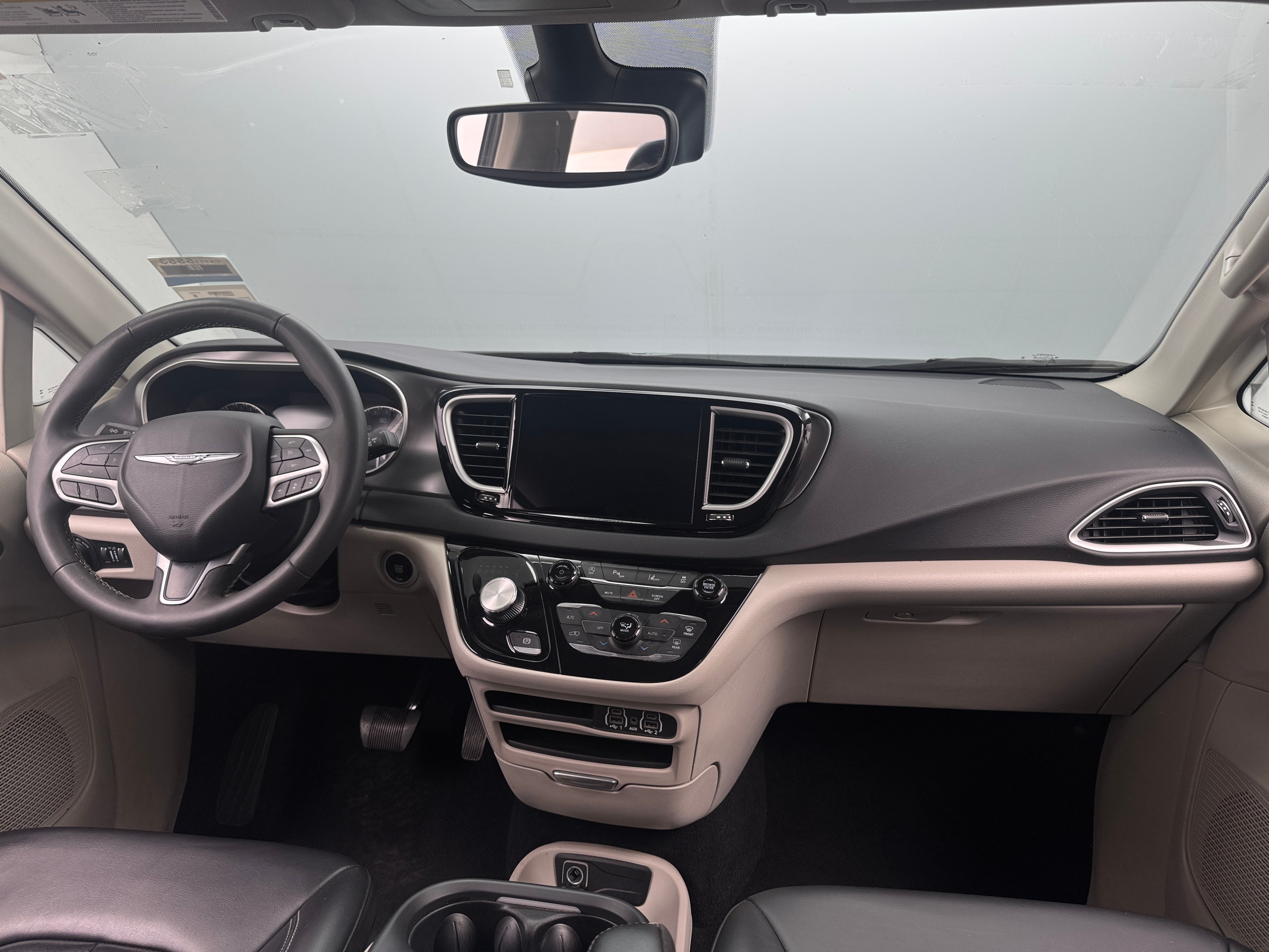 2023 Chrysler Pacifica Touring L 2