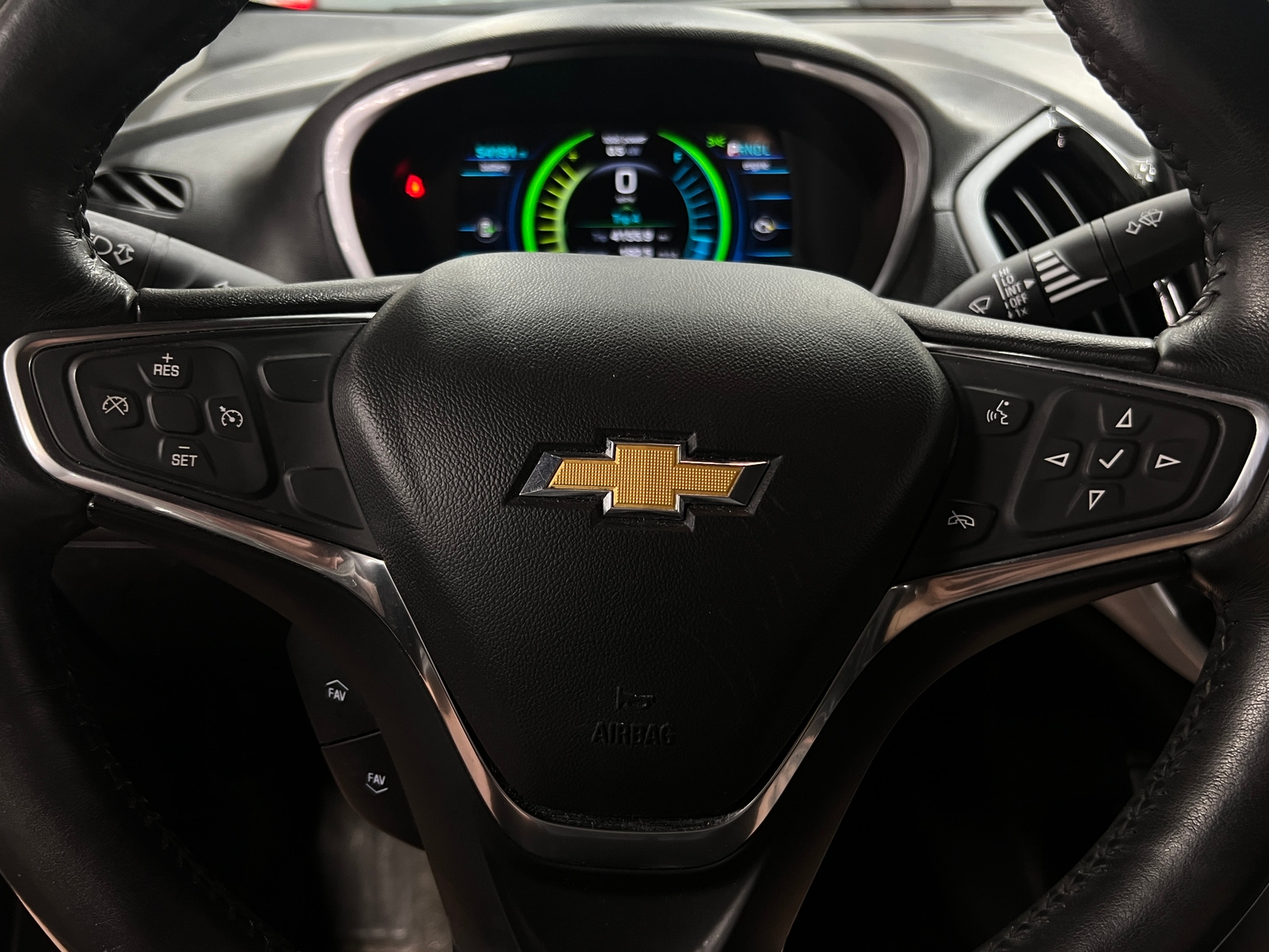 Thumbnail: 2017 Chevrolet Volt - 5