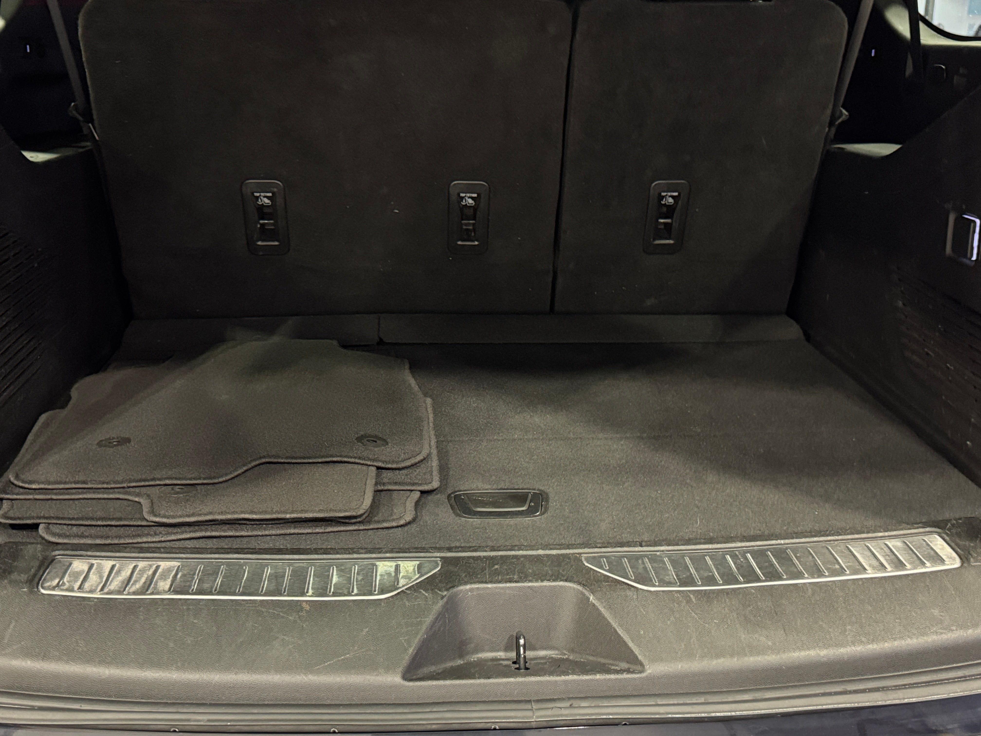2023 Chevrolet Suburban Premier 6
