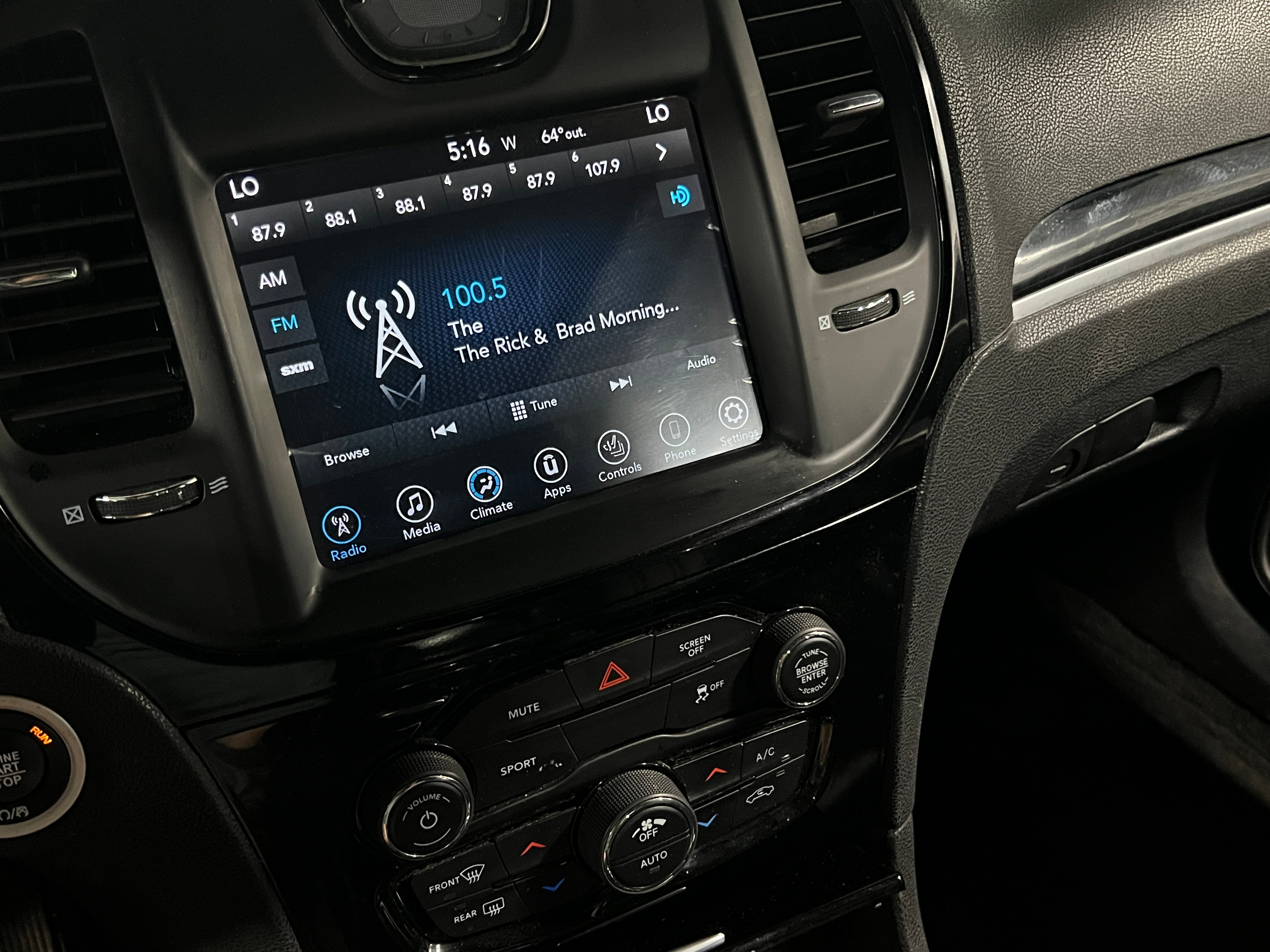2017 Chrysler 300 S 3