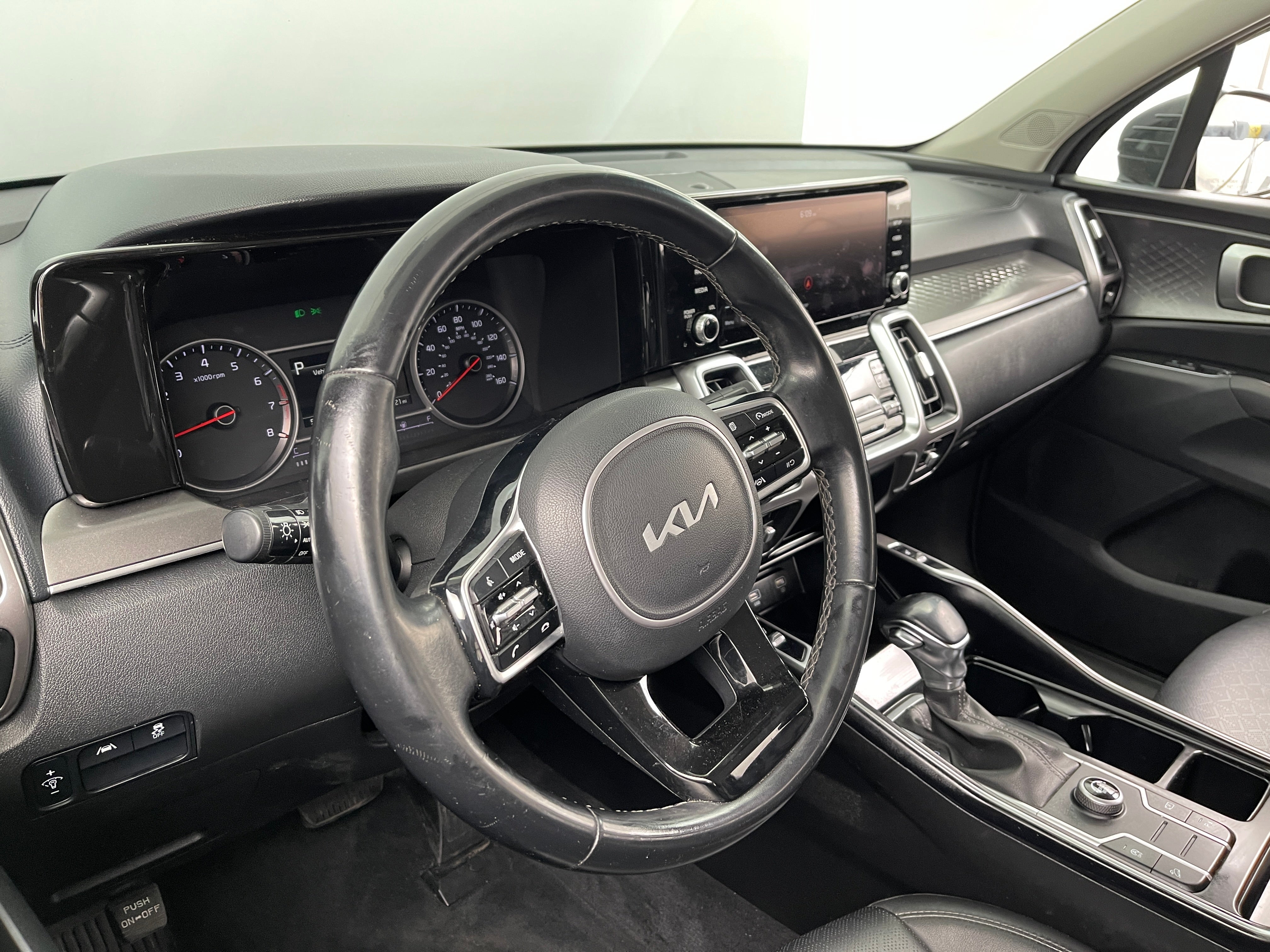 2022 Kia Sorento S 2