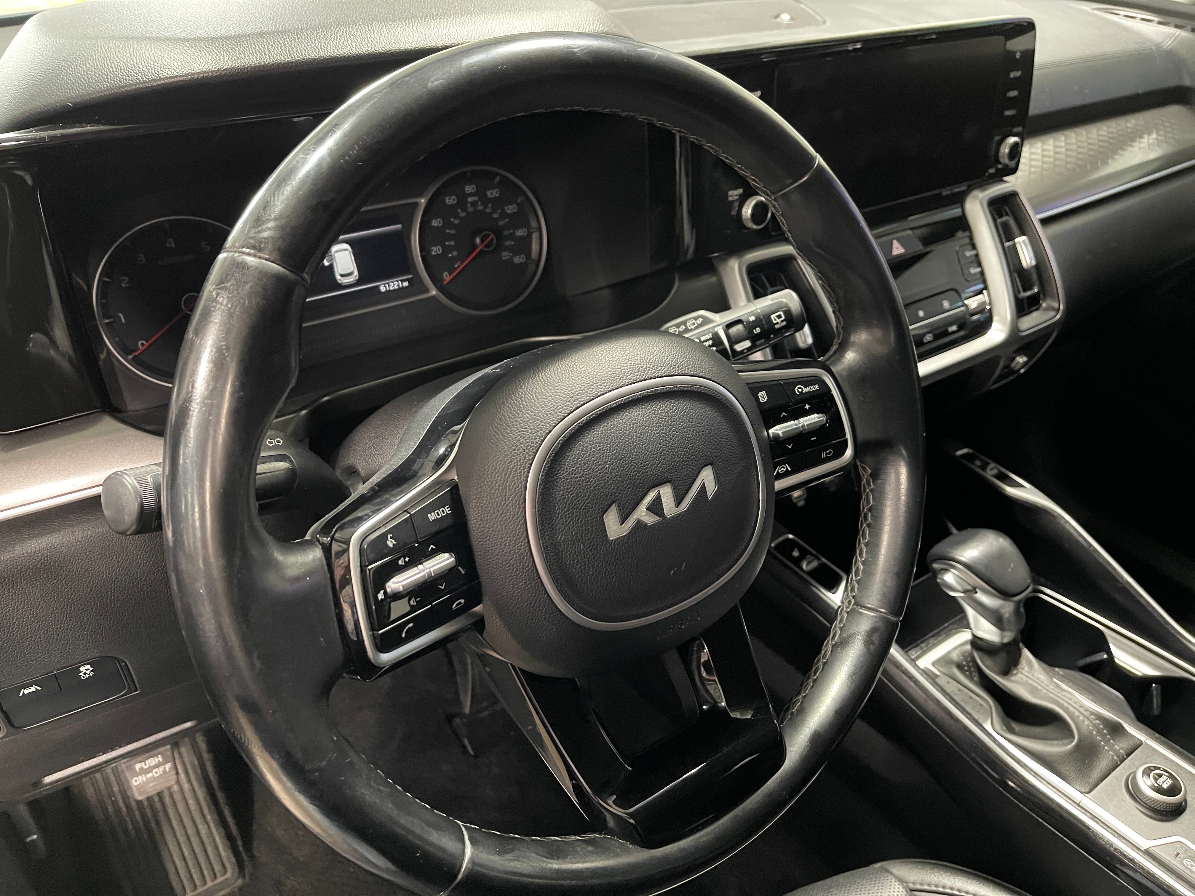 2022 Kia Sorento S 4