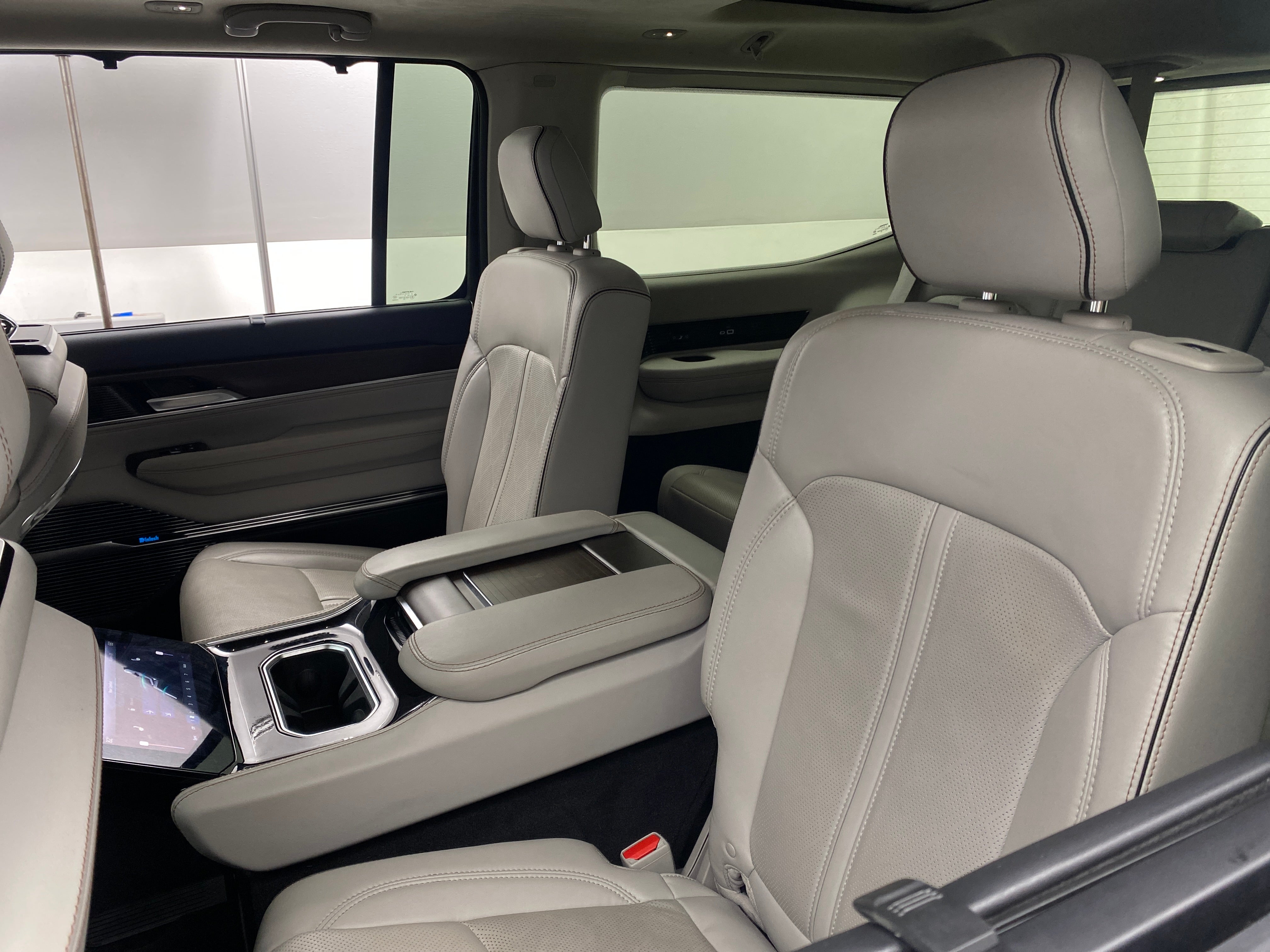 2023 Jeep Grand Wagoneer Series II 5